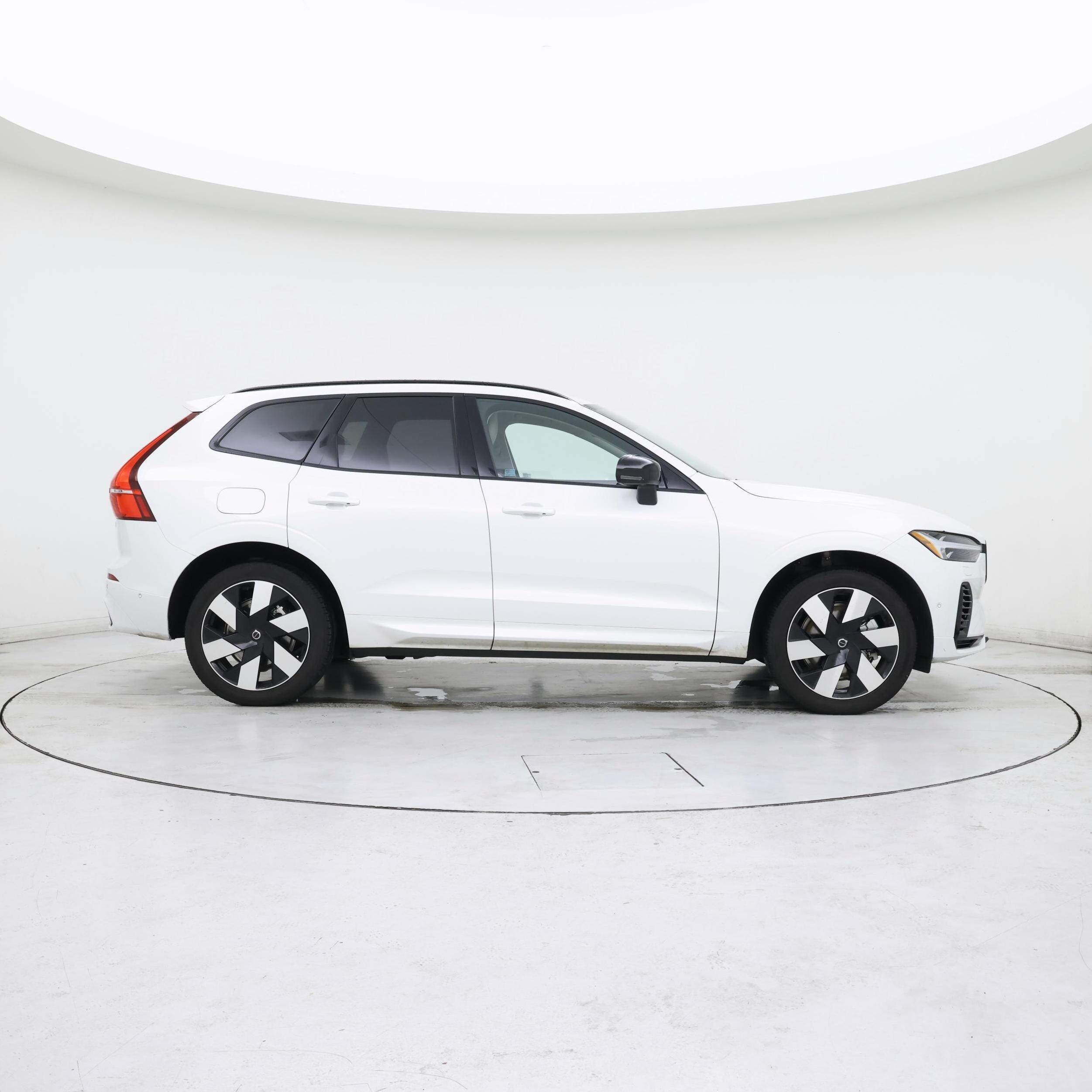 Thumbnail: 2025 Volvo XC60 - 7