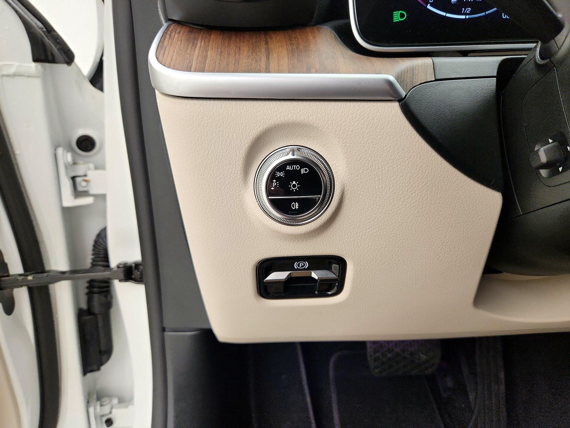 Thumbnail: 2024 Mercedes-Benz C-Class - 13