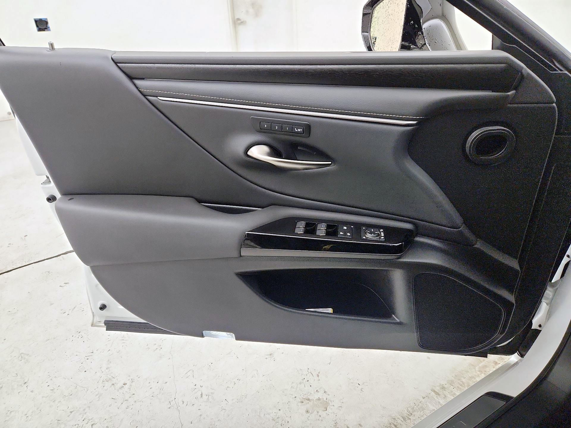 Thumbnail: 2023 Lexus ES - 12