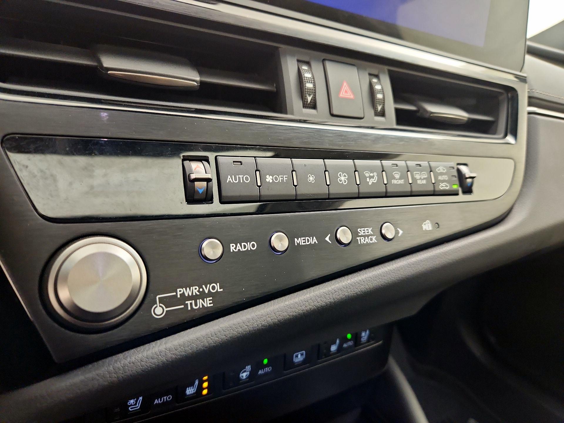 Thumbnail: 2023 Lexus ES - 16