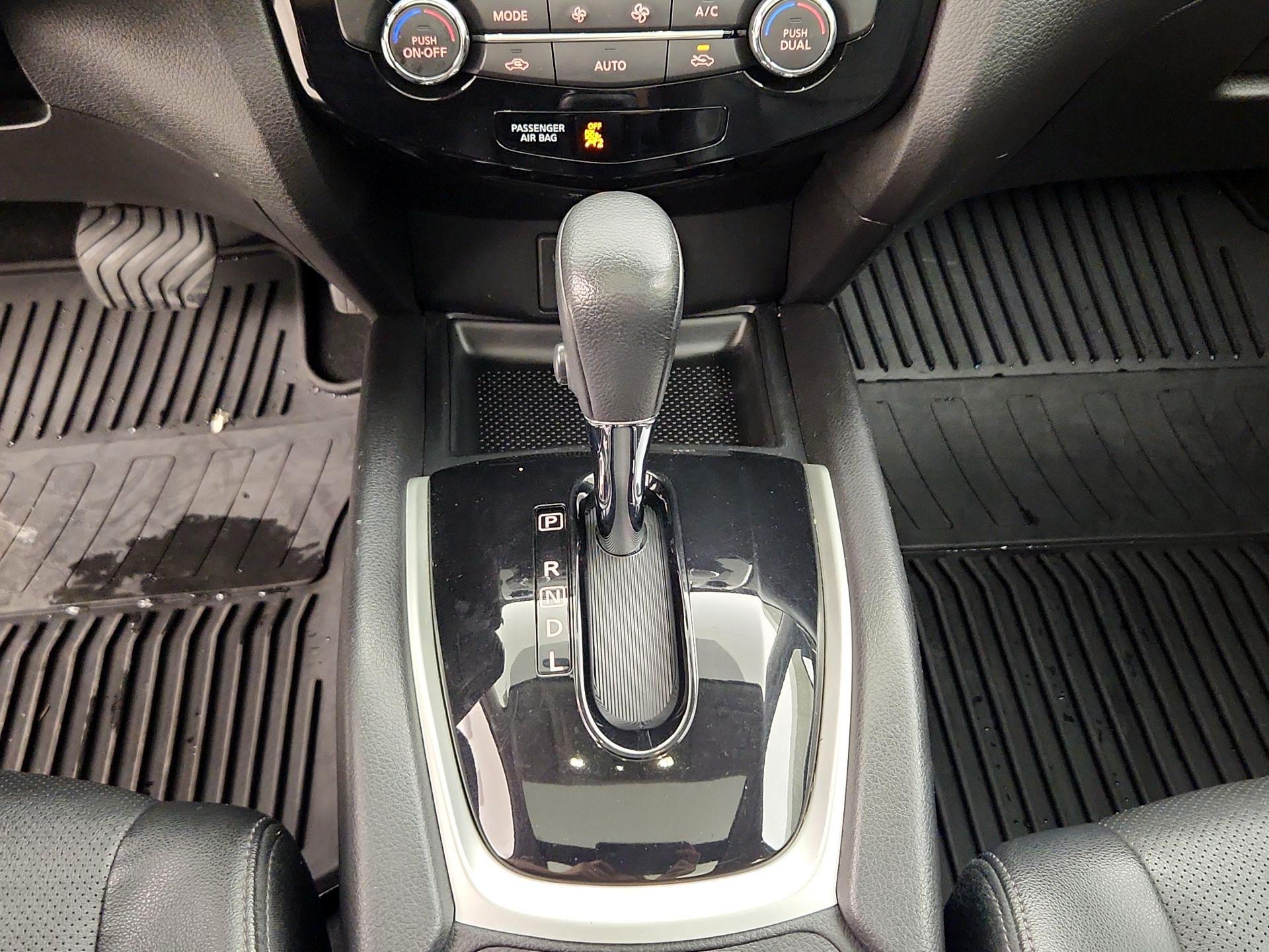 Thumbnail: 2016 Nissan Rogue - 18