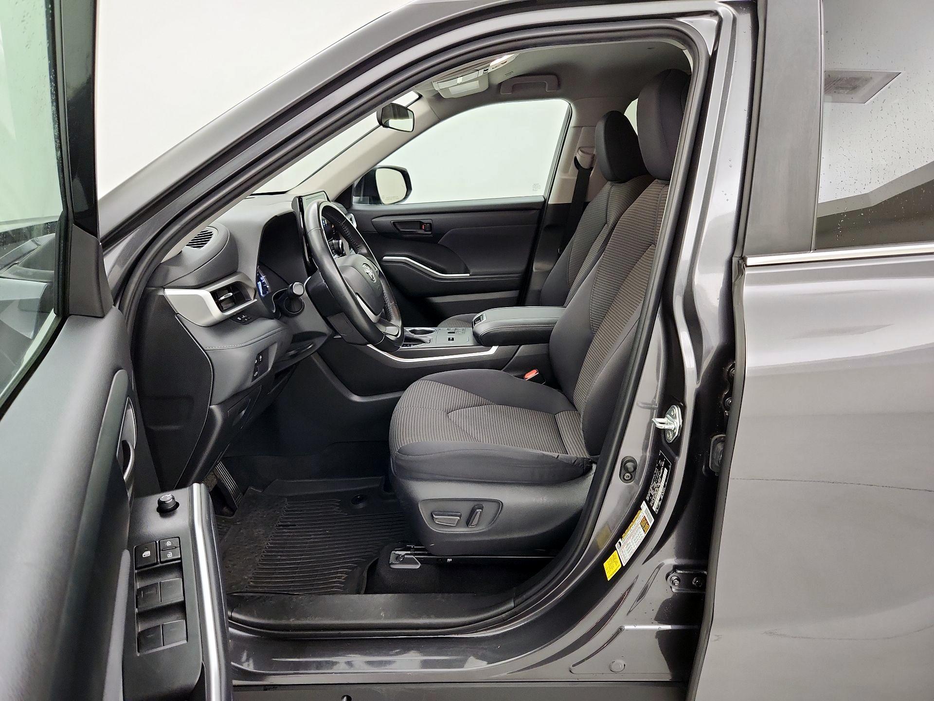 Thumbnail: 2023 Toyota Highlander - 11