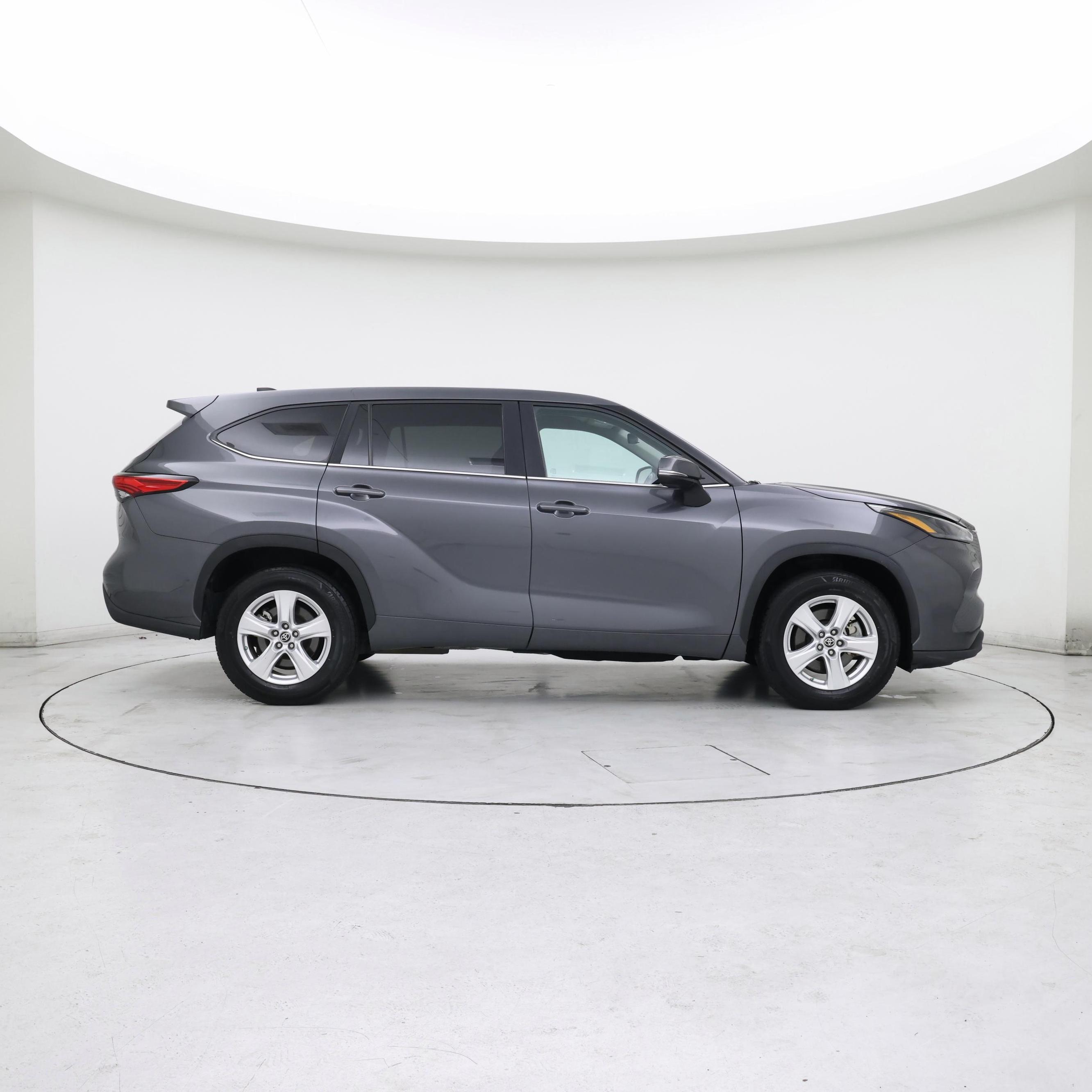 Thumbnail: 2023 Toyota Highlander - 7