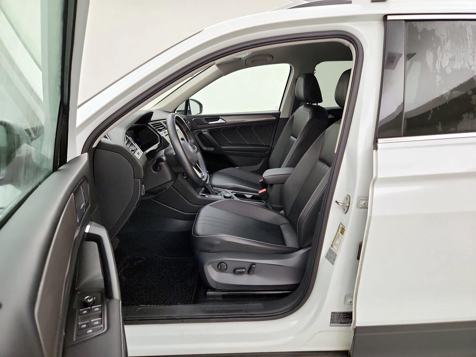 Thumbnail: 2022 Volkswagen Tiguan - 11