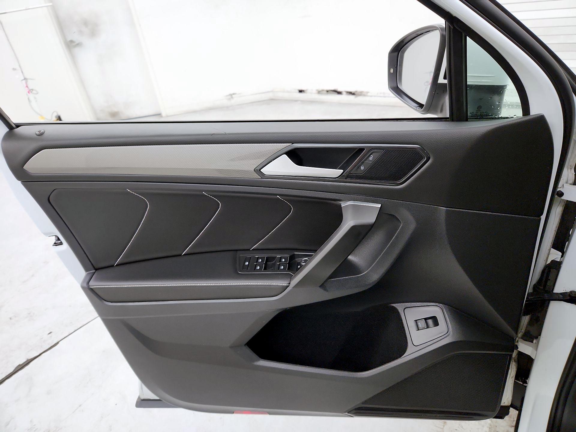 Thumbnail: 2022 Volkswagen Tiguan - 12