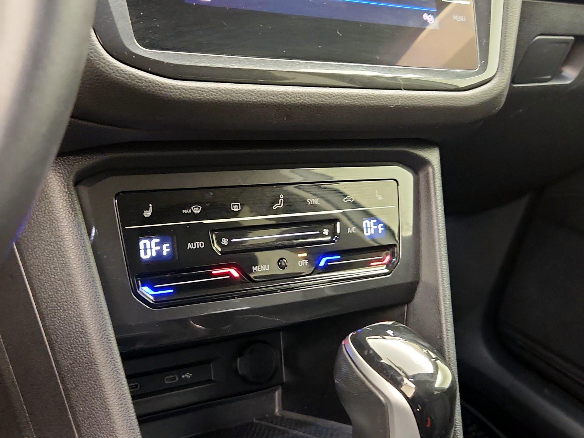 Thumbnail: 2022 Volkswagen Tiguan - 16