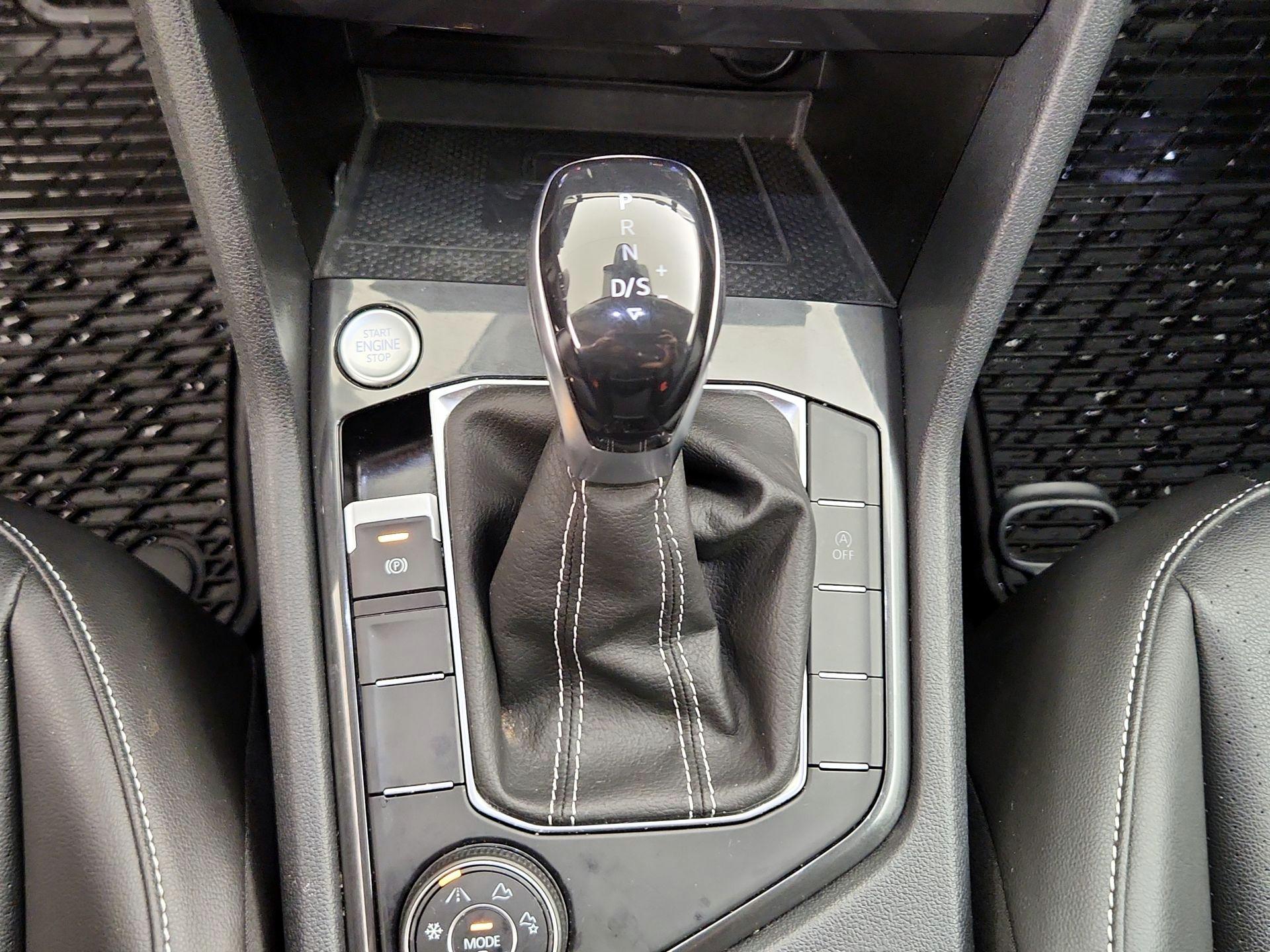 Thumbnail: 2022 Volkswagen Tiguan - 17