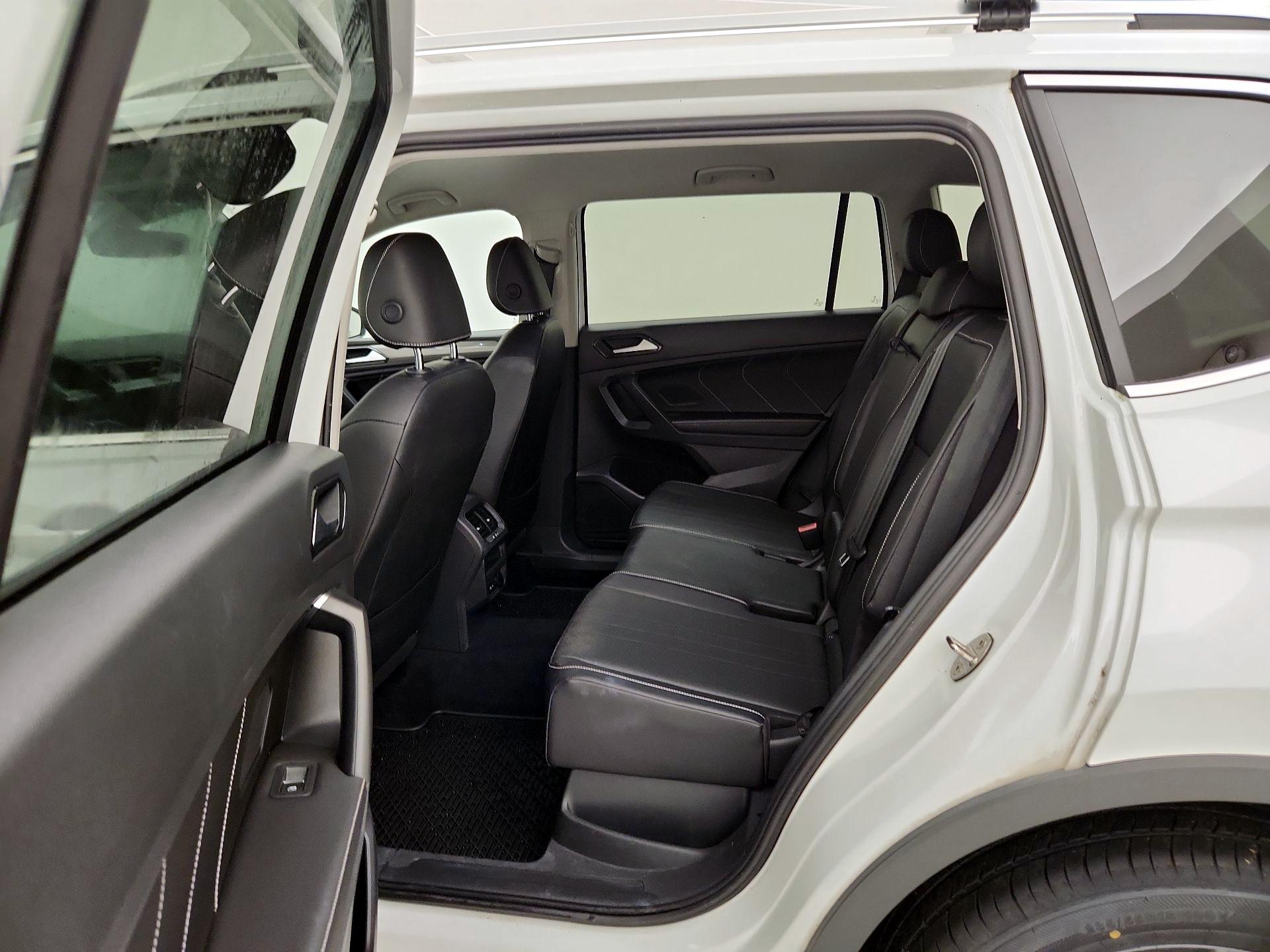 Thumbnail: 2022 Volkswagen Tiguan - 19