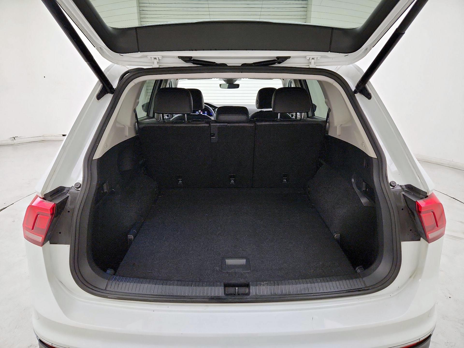 Thumbnail: 2022 Volkswagen Tiguan - 20