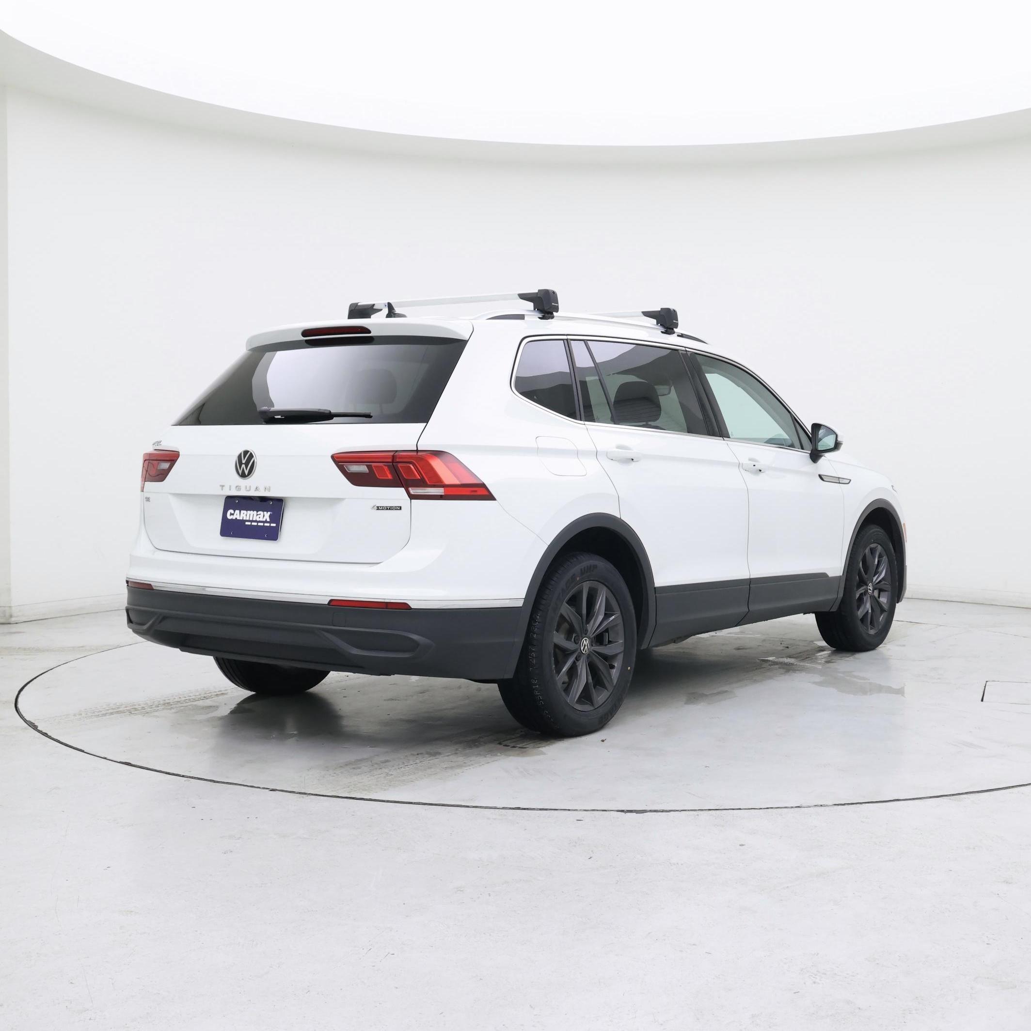 Thumbnail: 2022 Volkswagen Tiguan - 8