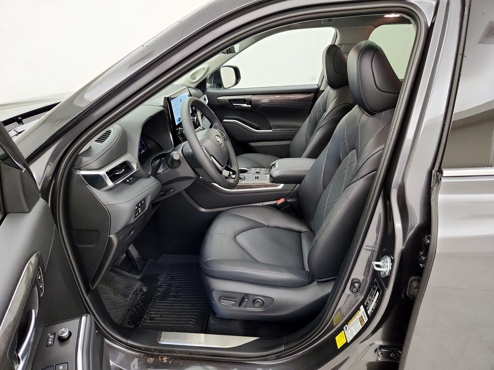 Thumbnail: 2025 Toyota Highlander - 11