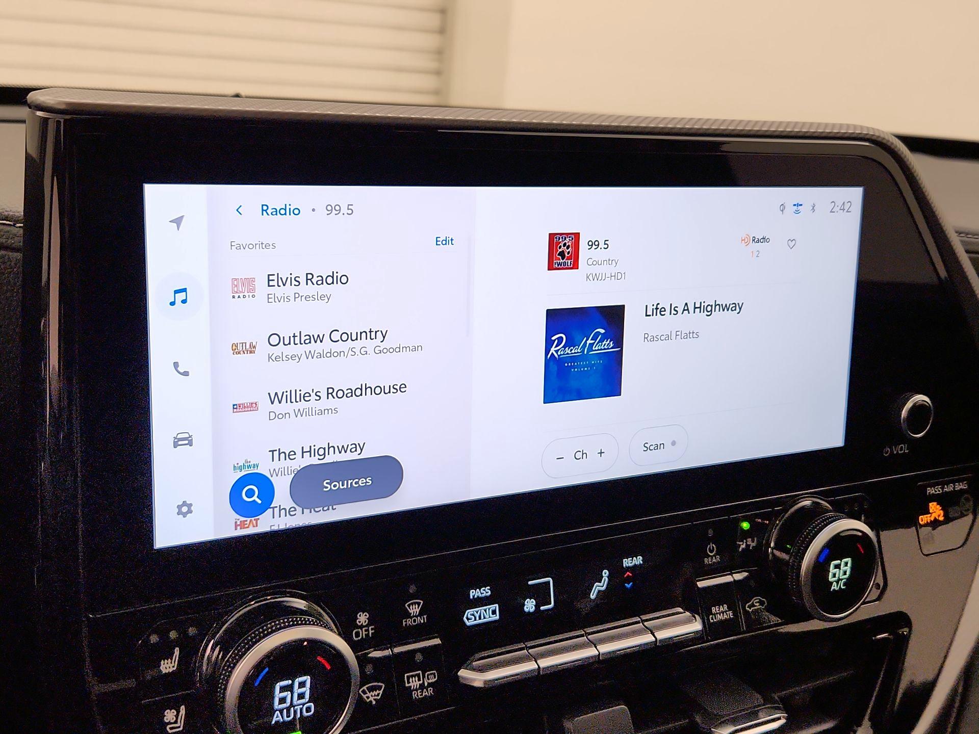 Thumbnail: 2025 Toyota Highlander - 15