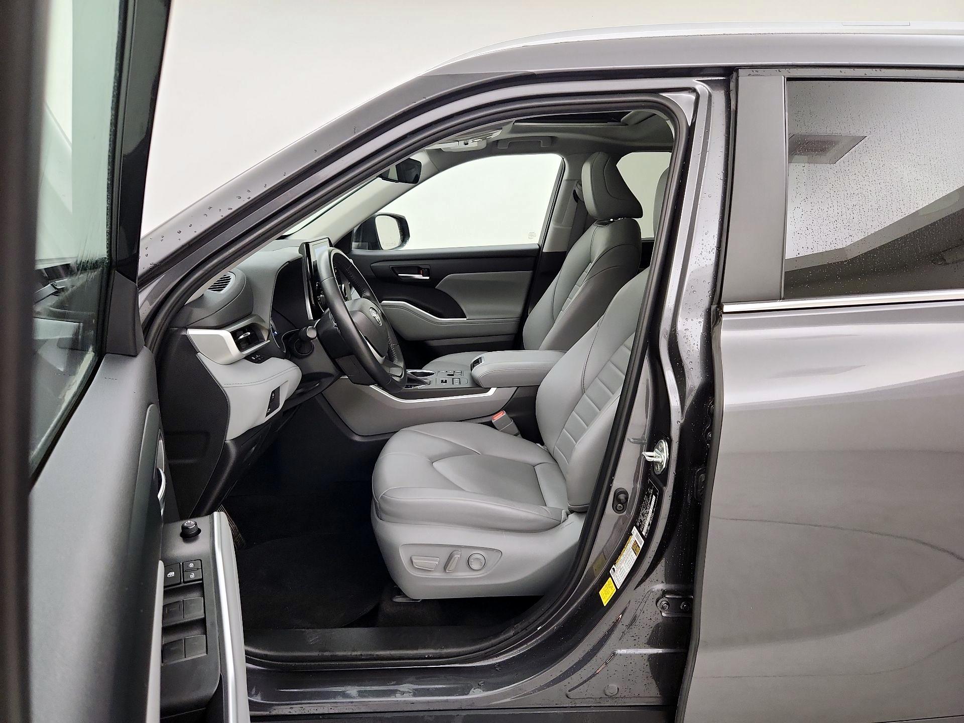 Thumbnail: 2023 Toyota Highlander - 11