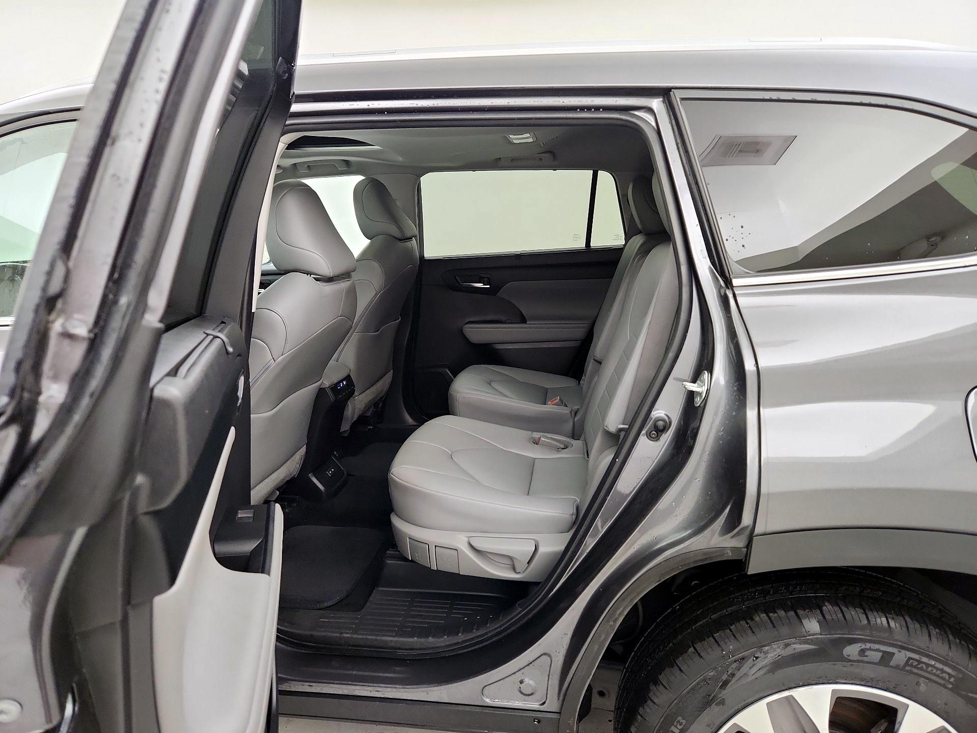 Thumbnail: 2023 Toyota Highlander - 20