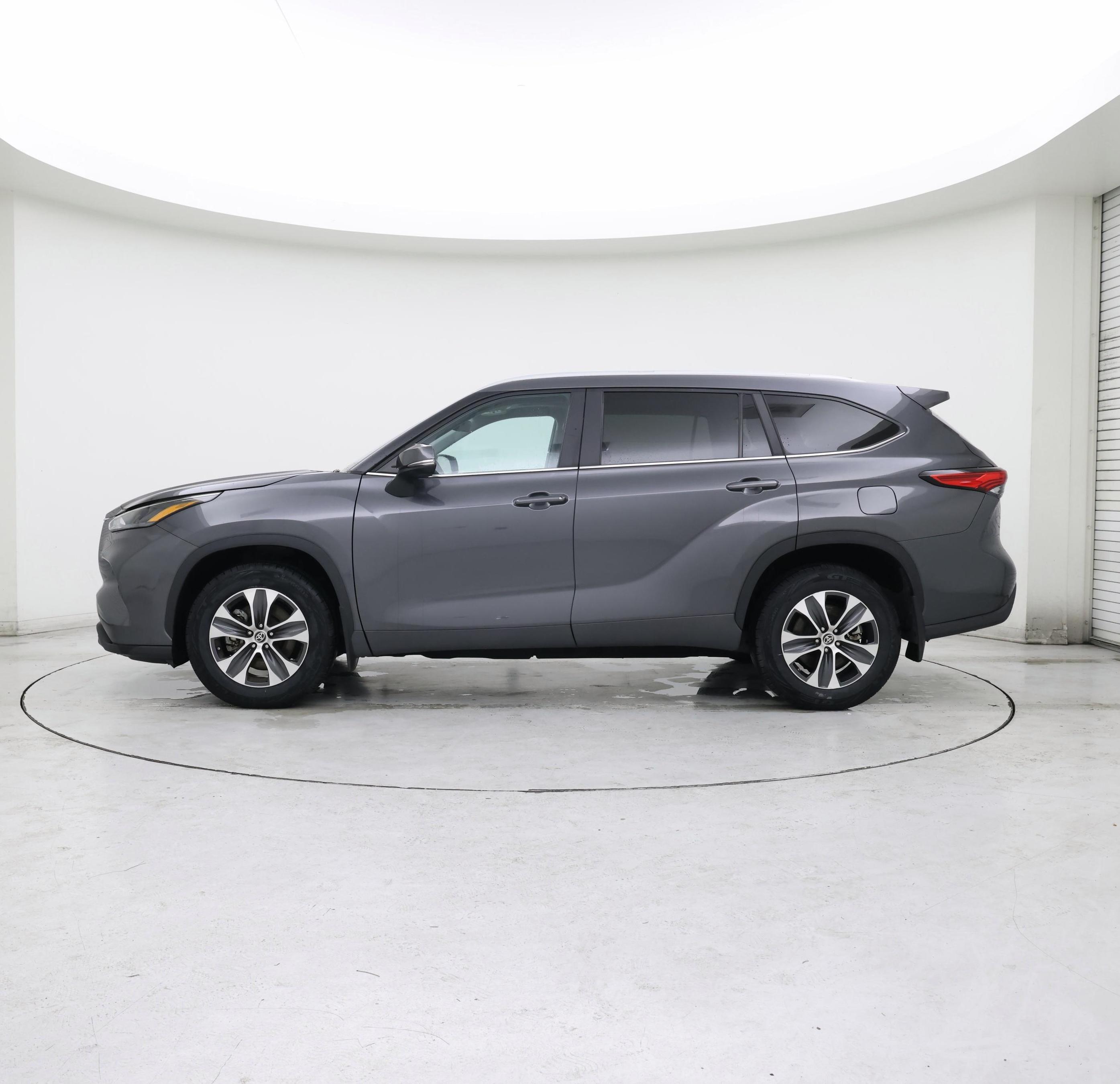 Thumbnail: 2023 Toyota Highlander - 3