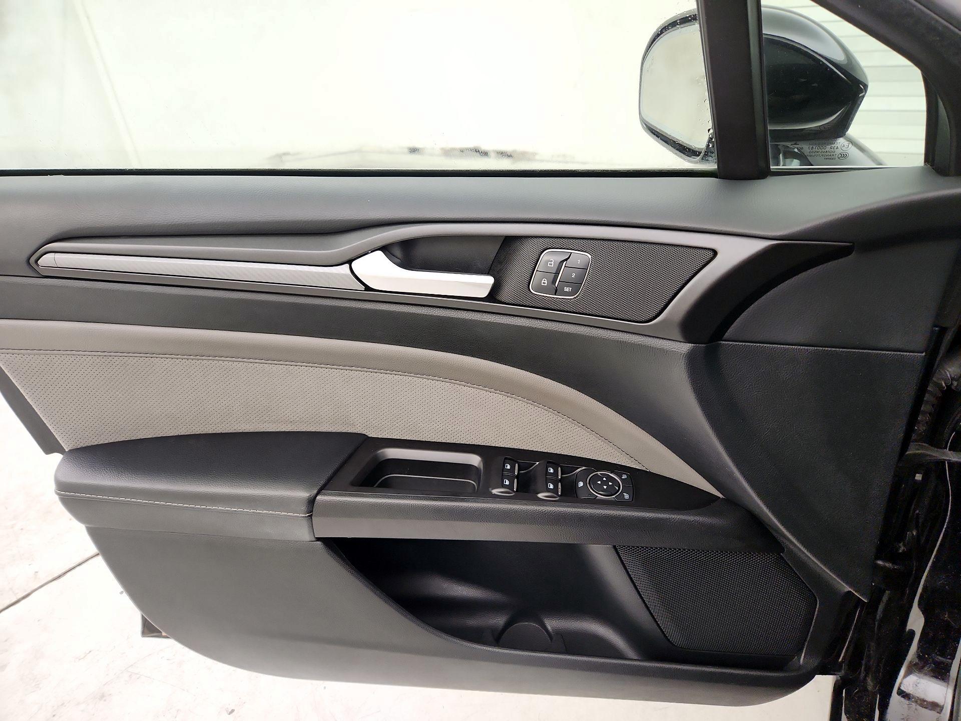 Thumbnail: 2017 Ford Fusion - 12