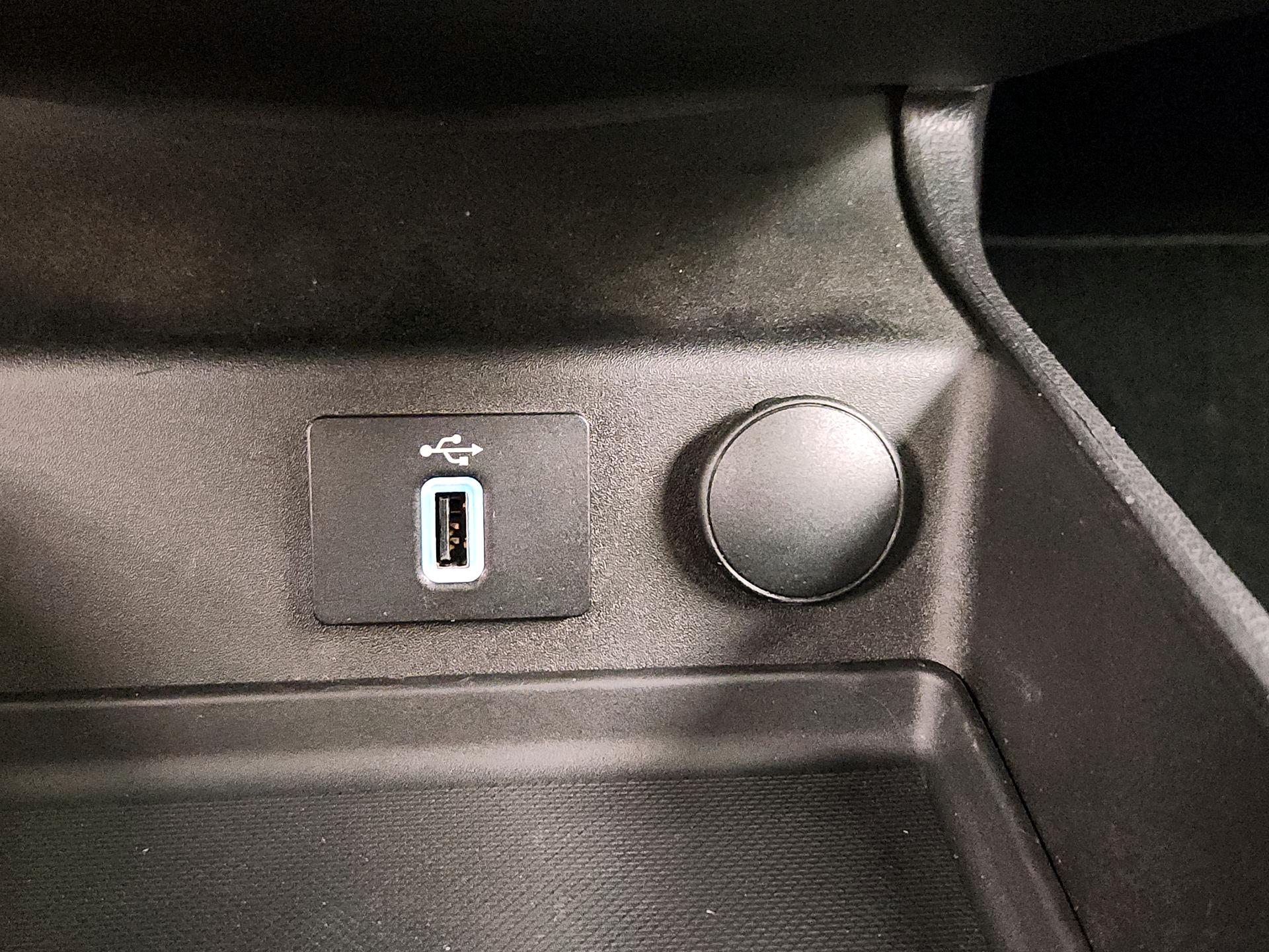 Thumbnail: 2017 Ford Fusion - 19