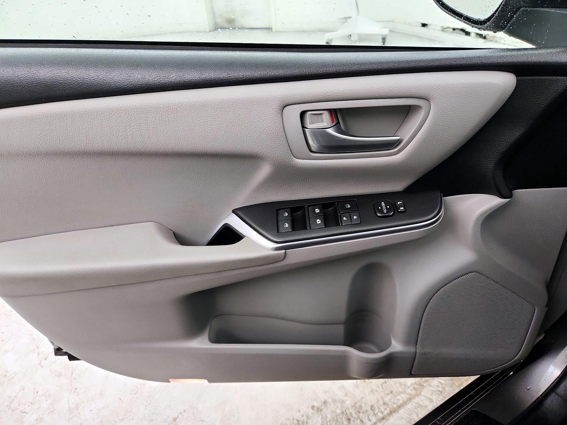 Thumbnail: 2017 Toyota Camry - 12