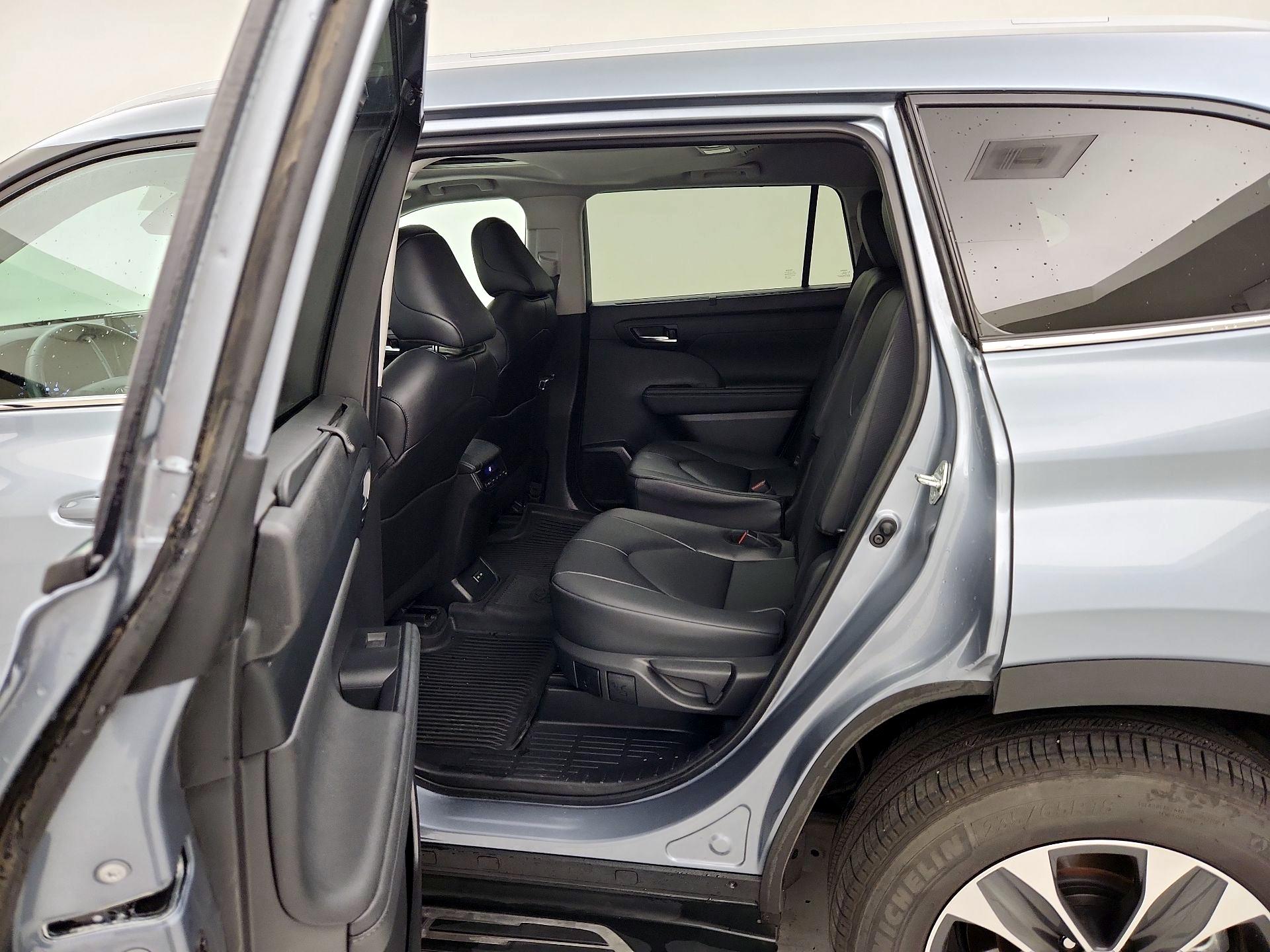 Thumbnail: 2024 Toyota Highlander - 20