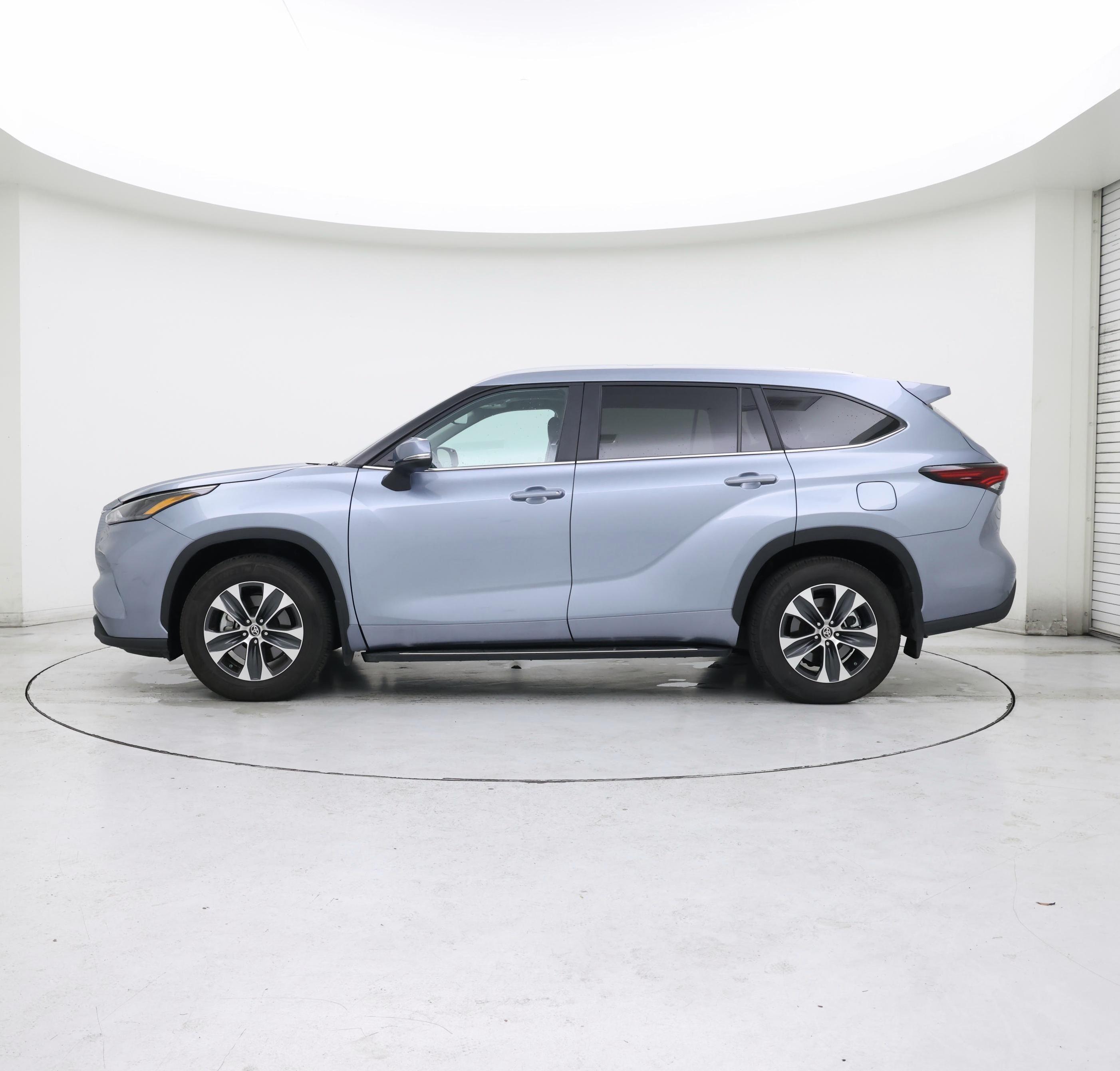 Thumbnail: 2024 Toyota Highlander - 3