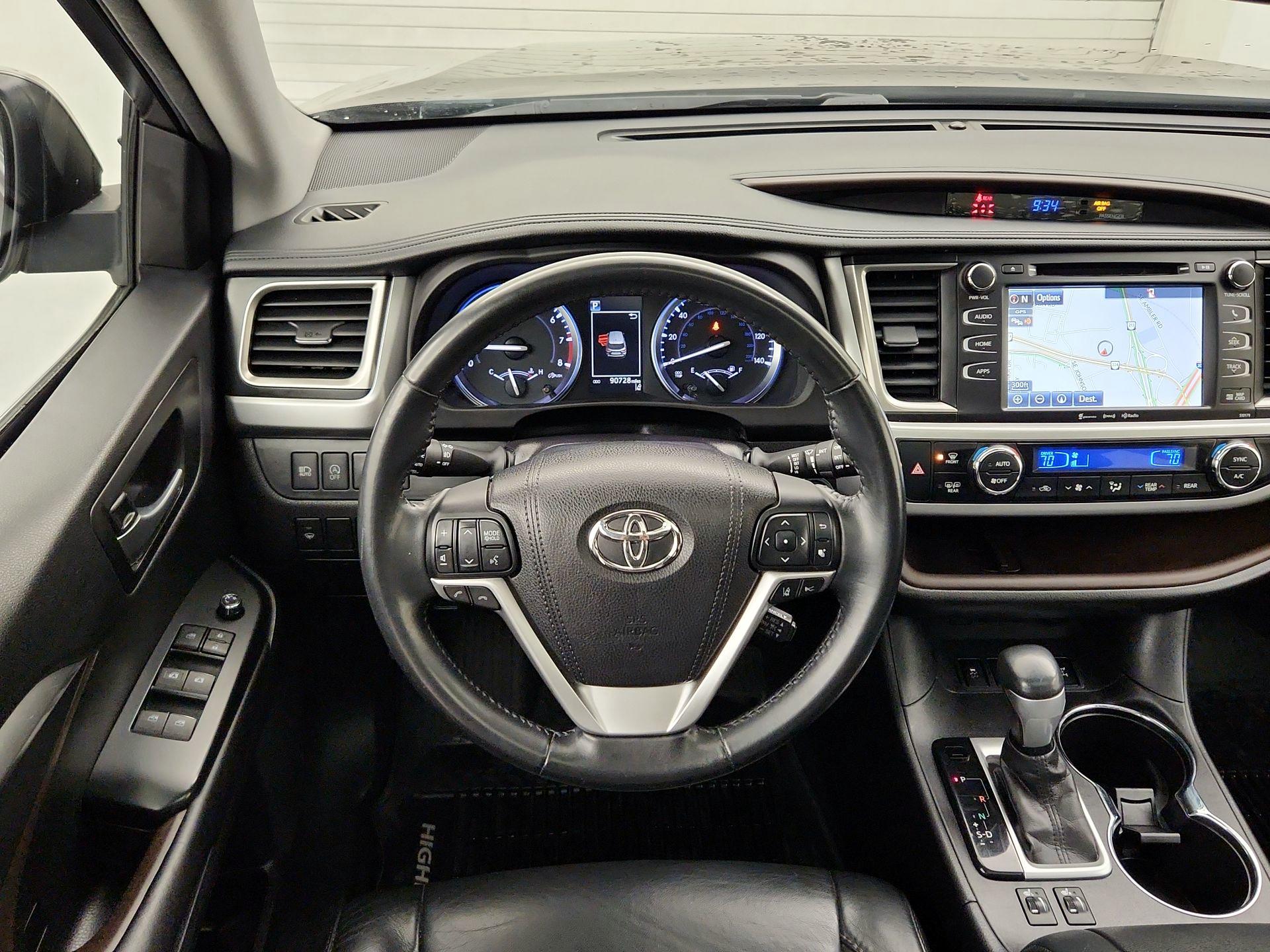 Thumbnail: 2017 Toyota Highlander - 10