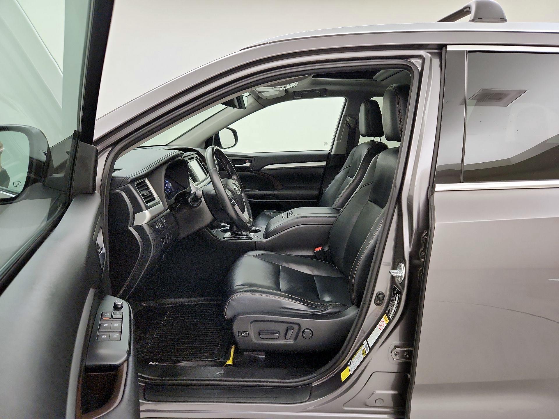 Thumbnail: 2017 Toyota Highlander - 11