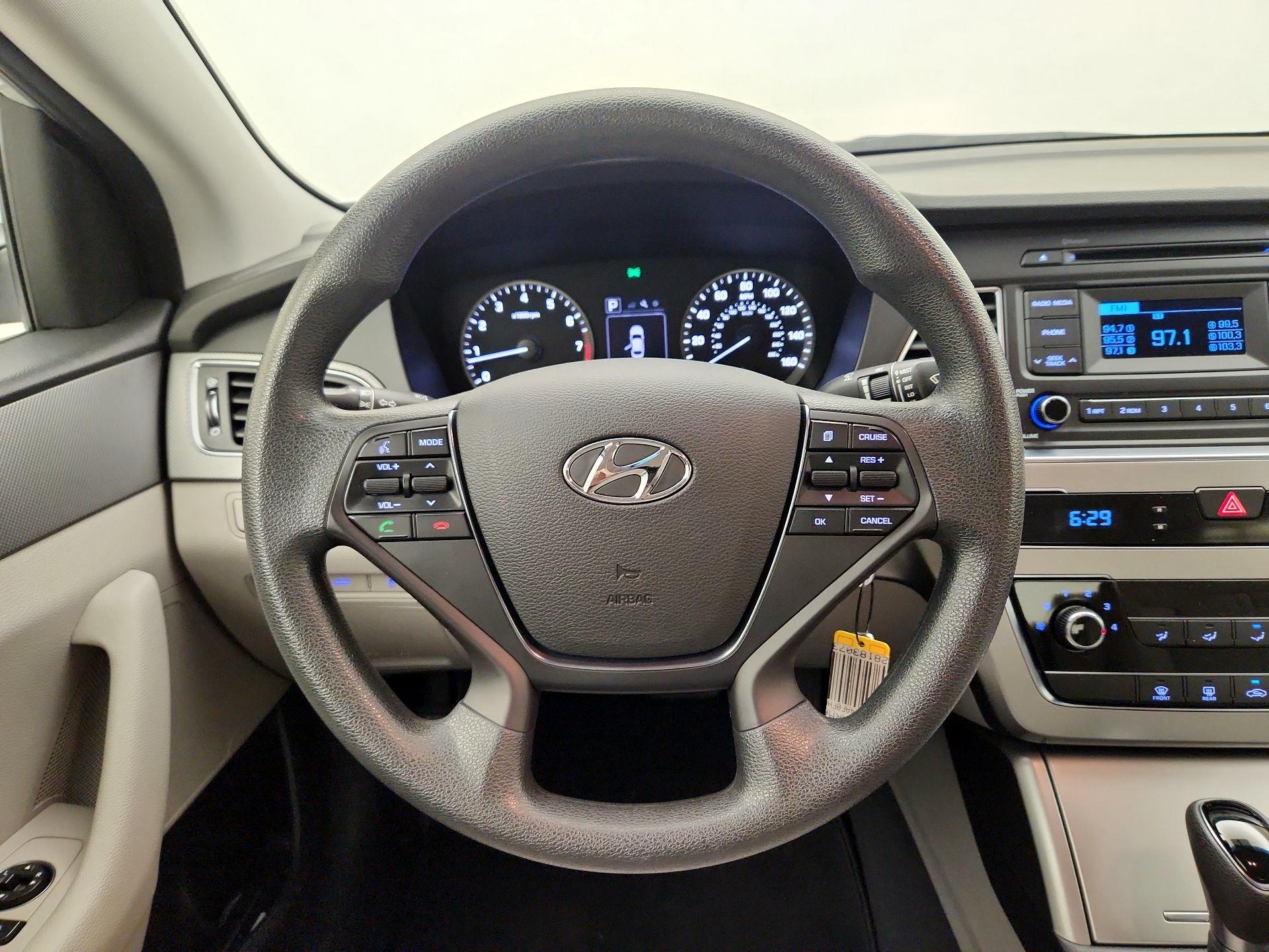Thumbnail: 2015 Hyundai Sonata - 10