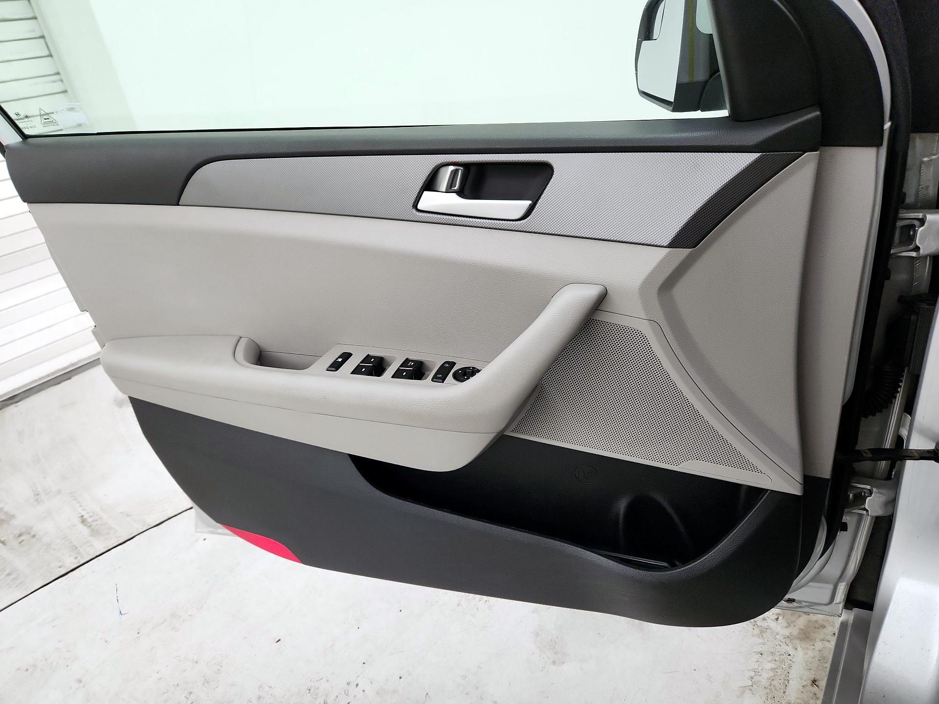 Thumbnail: 2015 Hyundai Sonata - 12