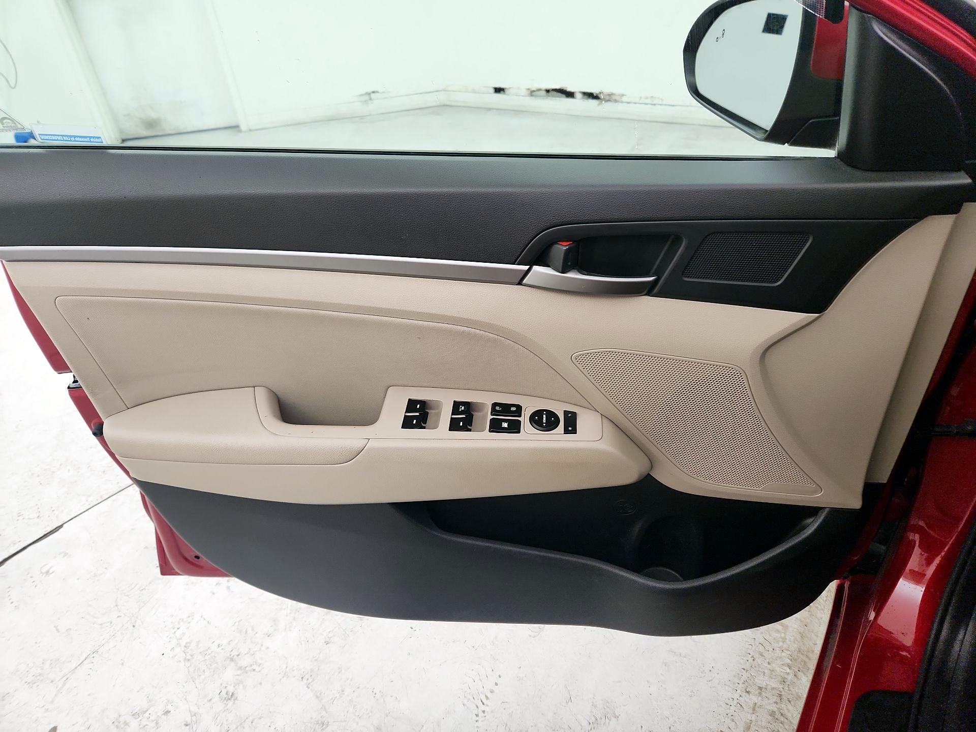 Thumbnail: 2018 Hyundai Elantra - 12