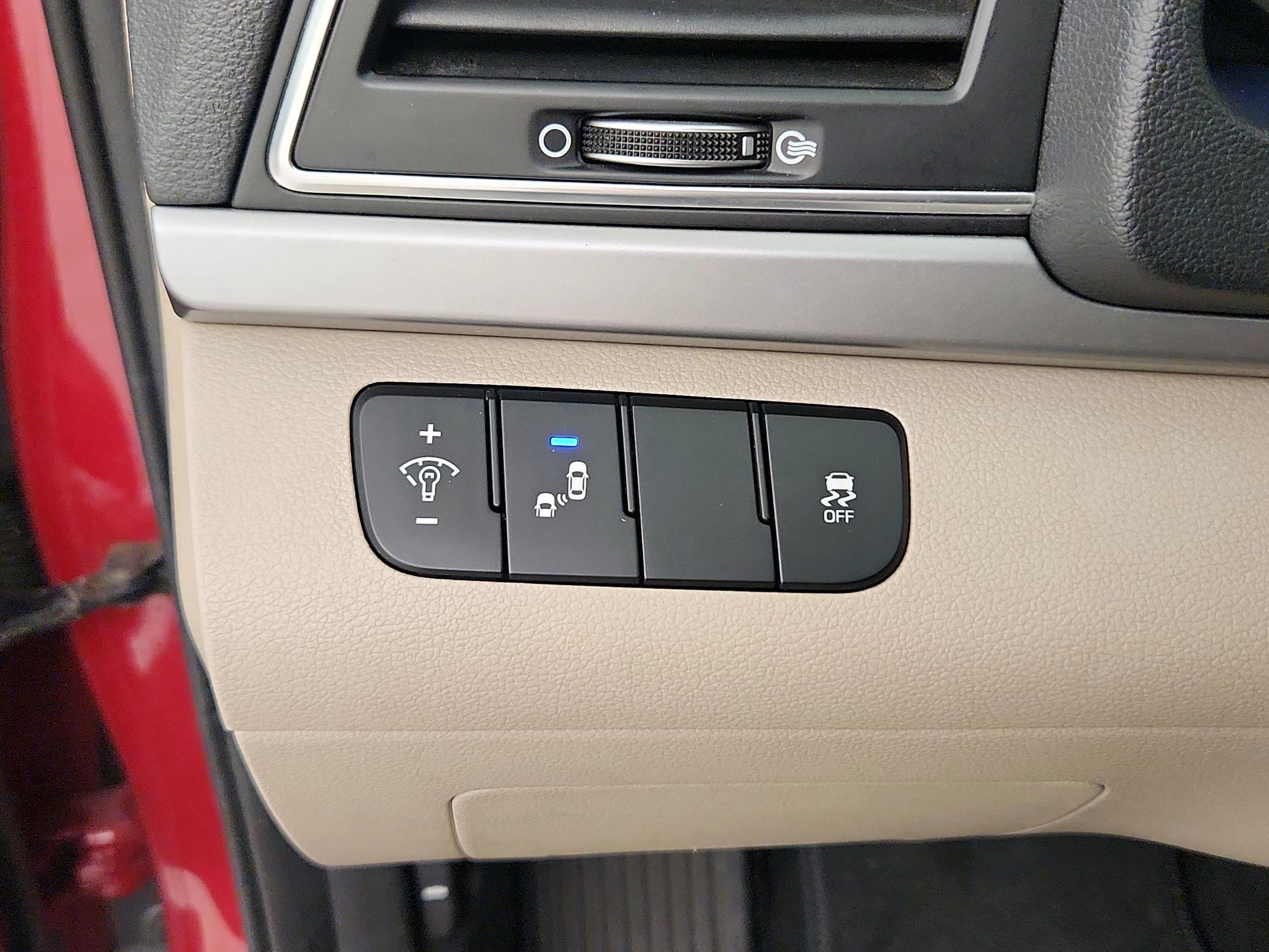 Thumbnail: 2018 Hyundai Elantra - 13