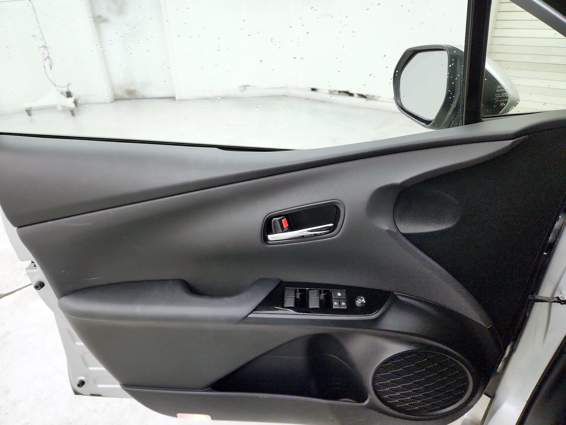 Thumbnail: 2022 Toyota Prius Prime - 12