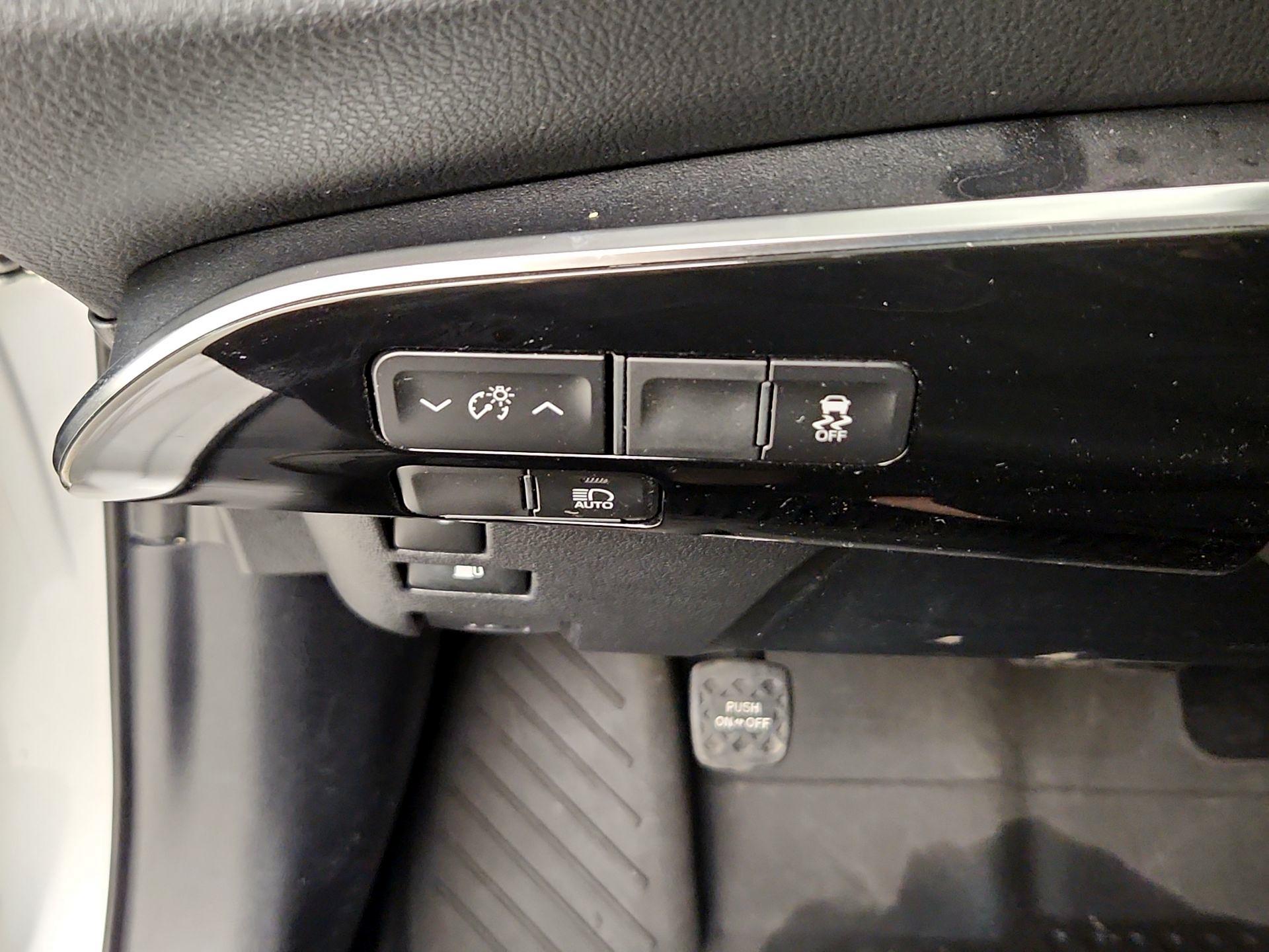 Thumbnail: 2022 Toyota Prius Prime - 13