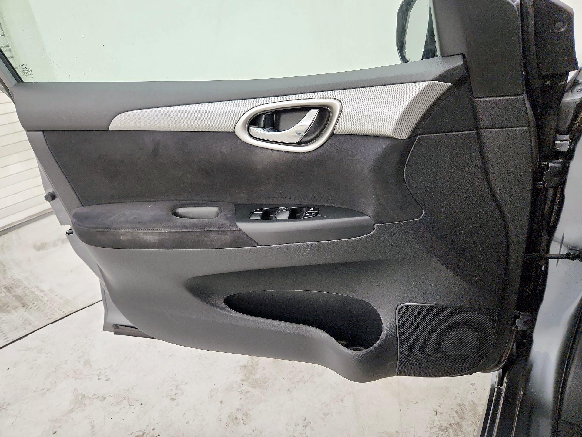 Thumbnail: 2015 Nissan Sentra - 12