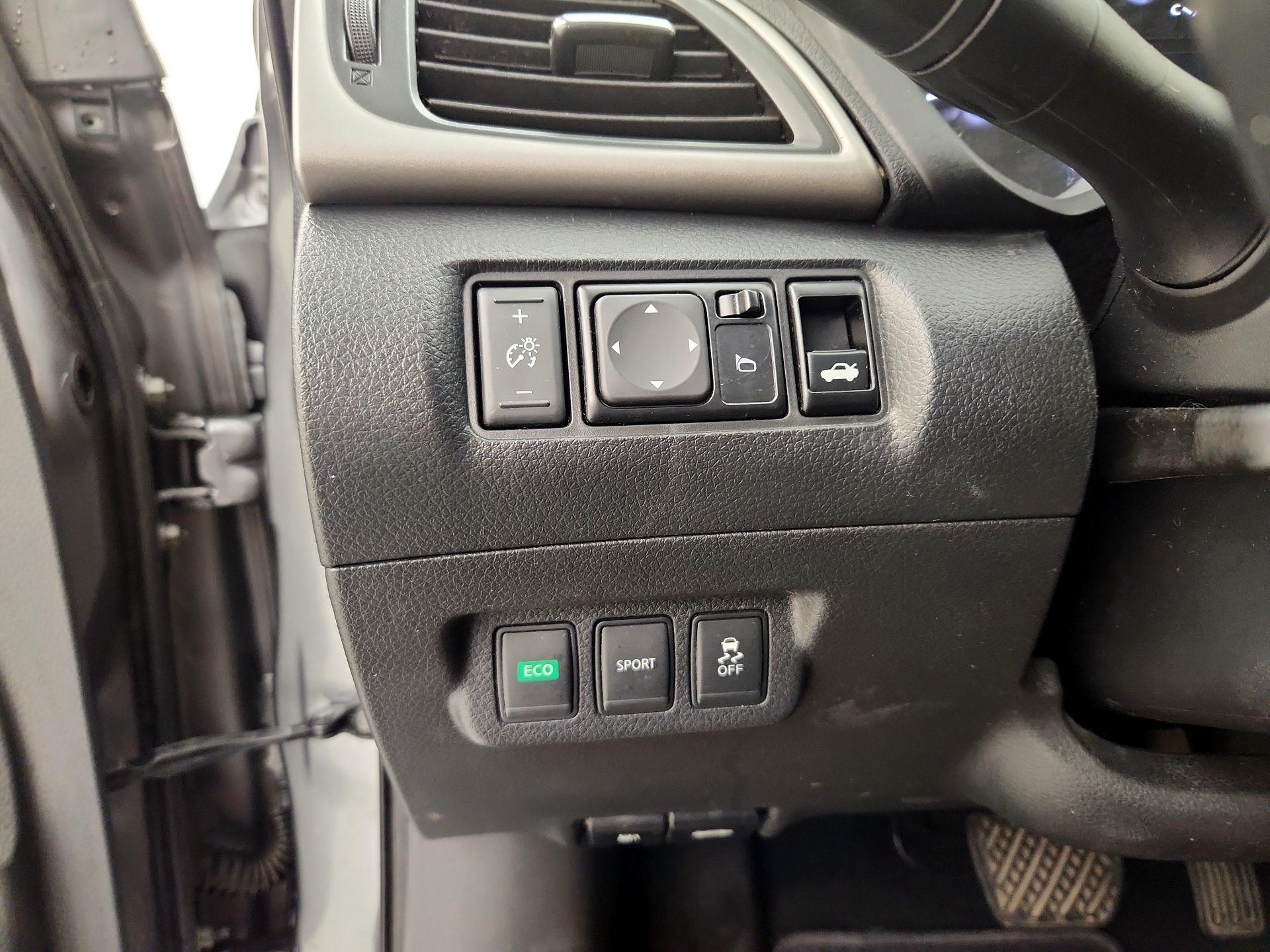 Thumbnail: 2015 Nissan Sentra - 13