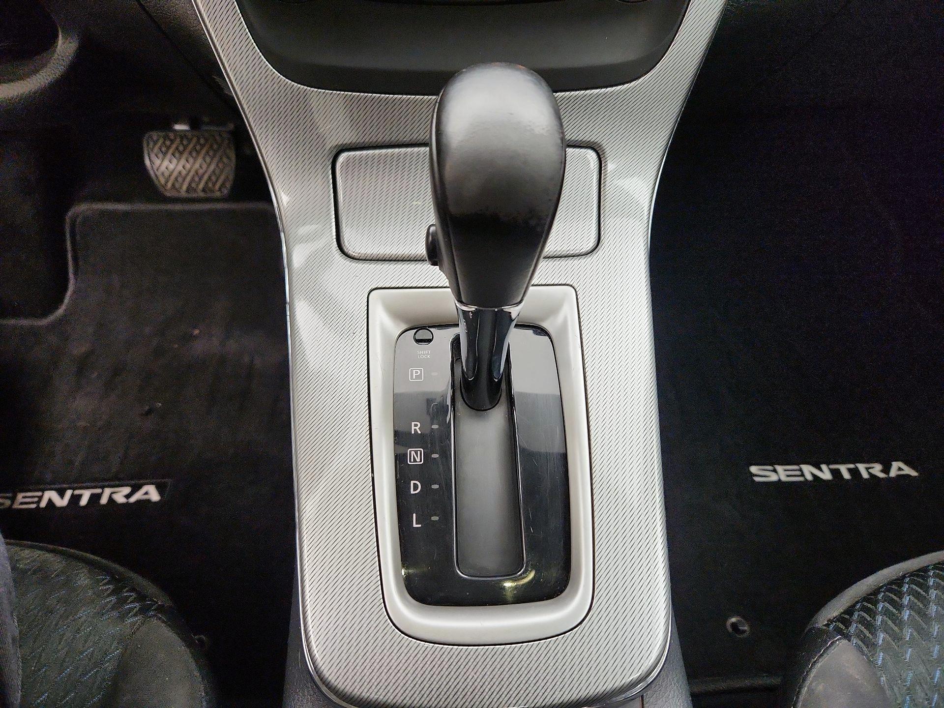 Thumbnail: 2015 Nissan Sentra - 17