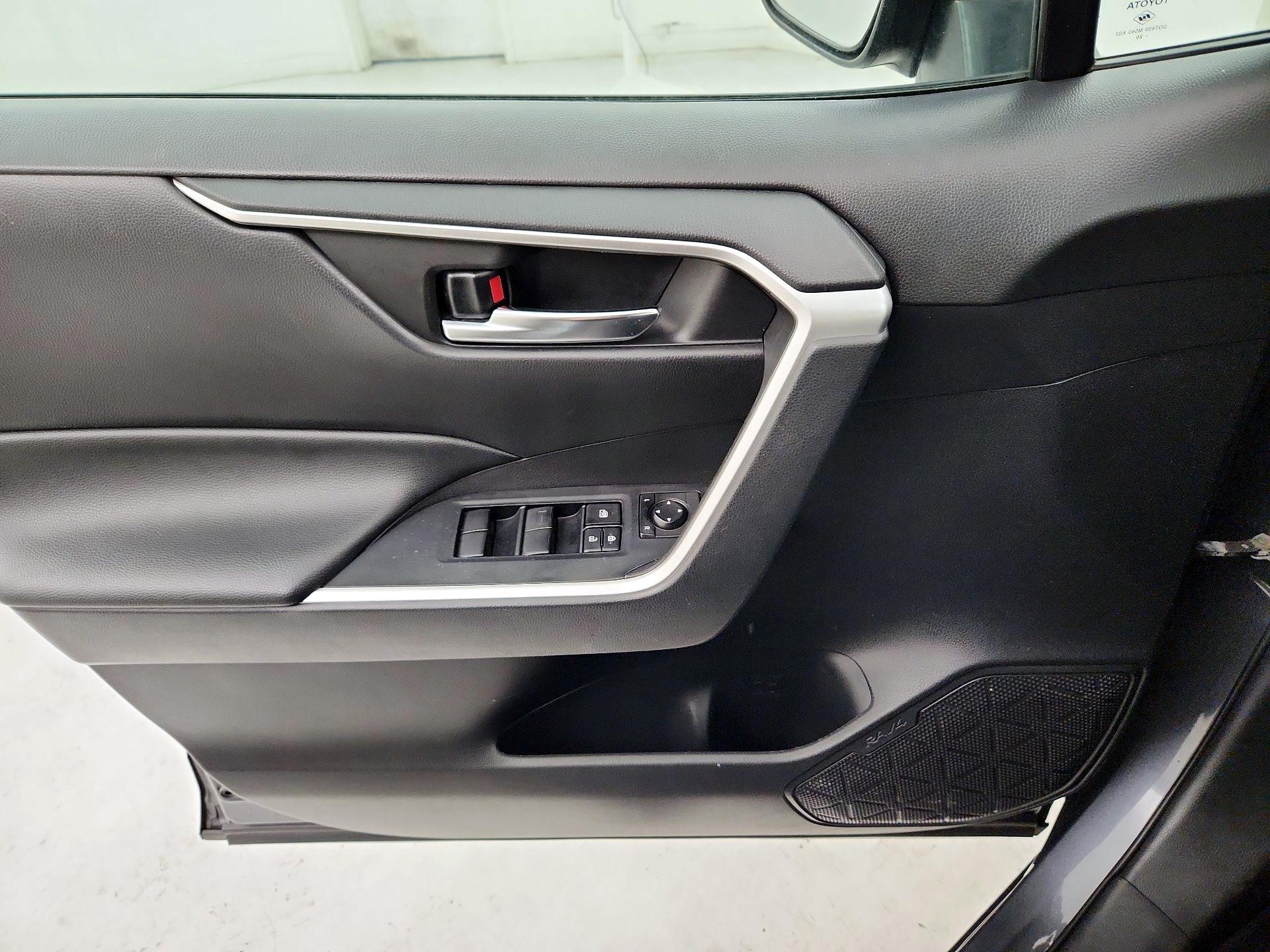 Thumbnail: 2021 Toyota RAV4 - 12