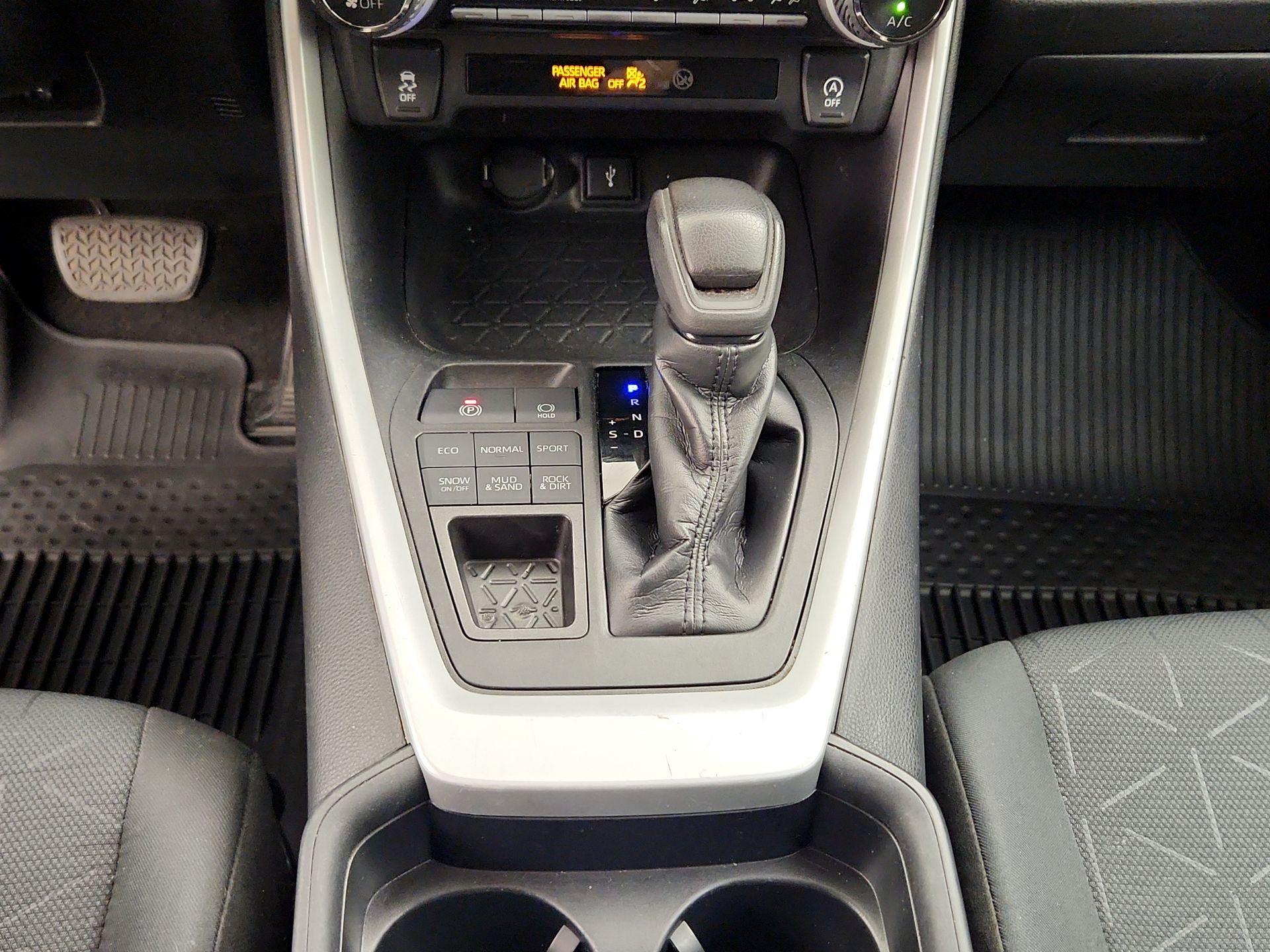 Thumbnail: 2021 Toyota RAV4 - 17