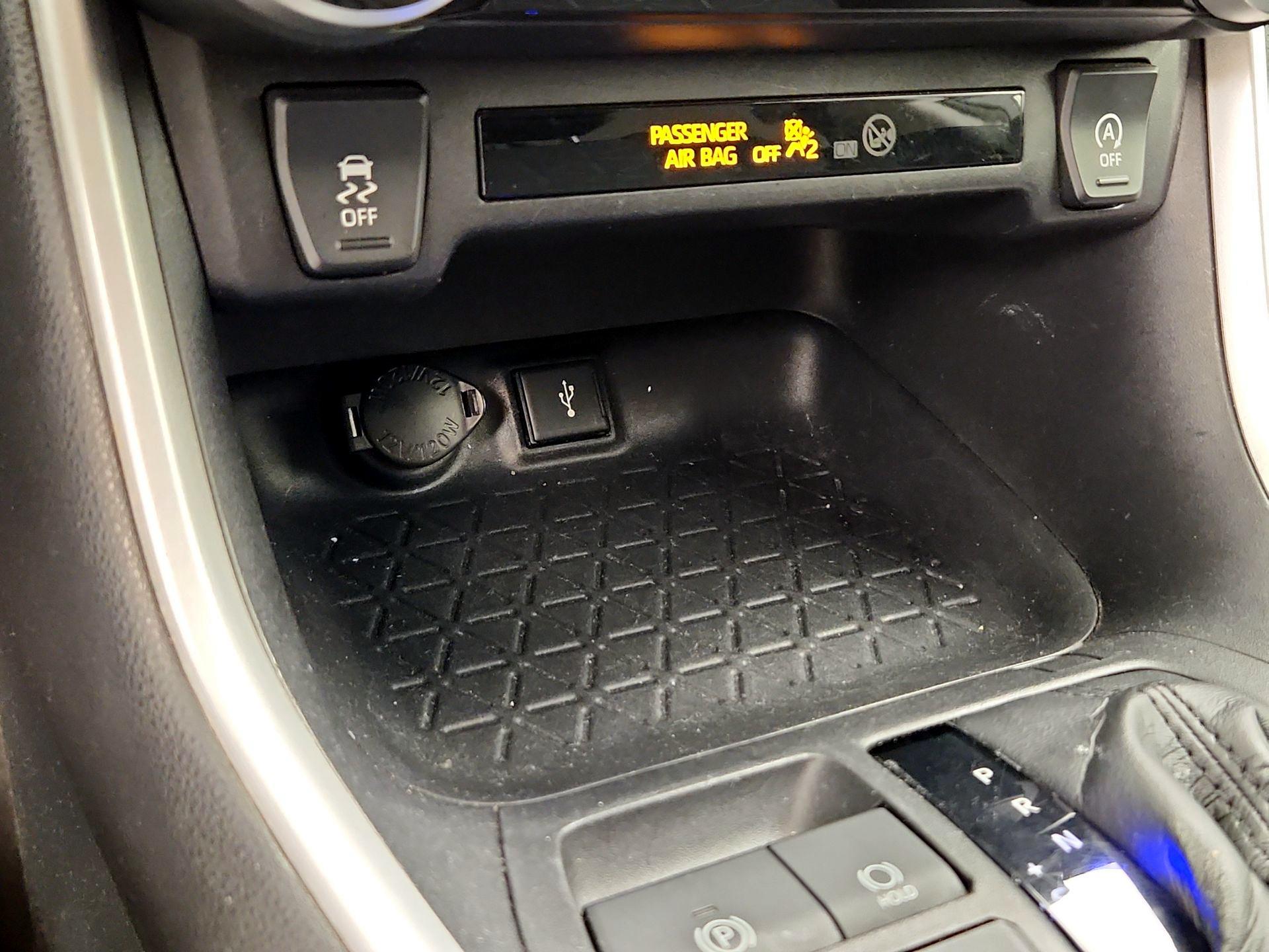 Thumbnail: 2021 Toyota RAV4 - 18