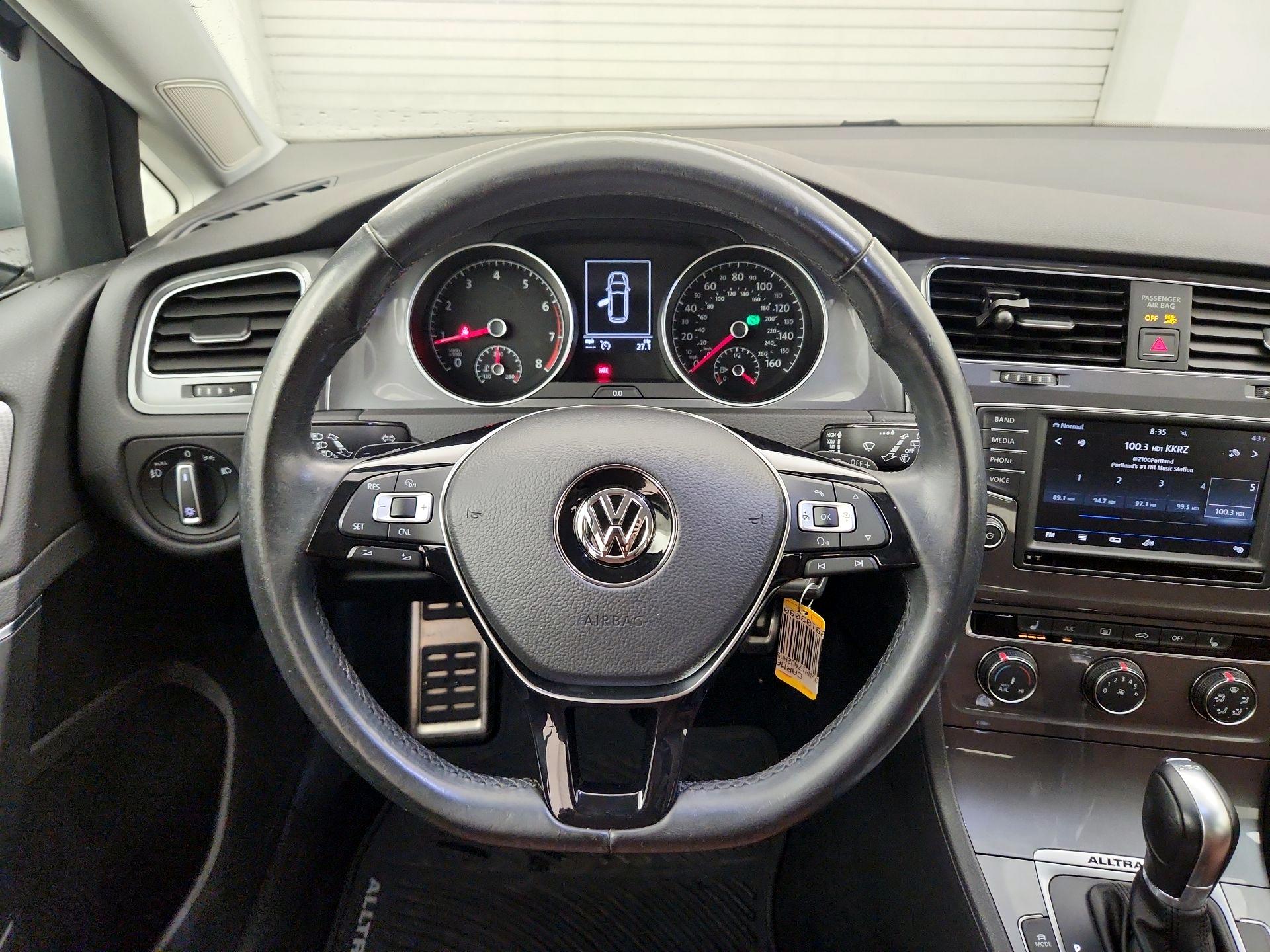 Thumbnail: 2017 Volkswagen Golf - 10