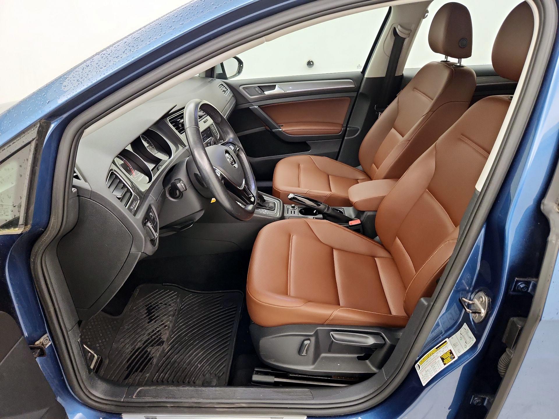 Thumbnail: 2017 Volkswagen Golf - 11