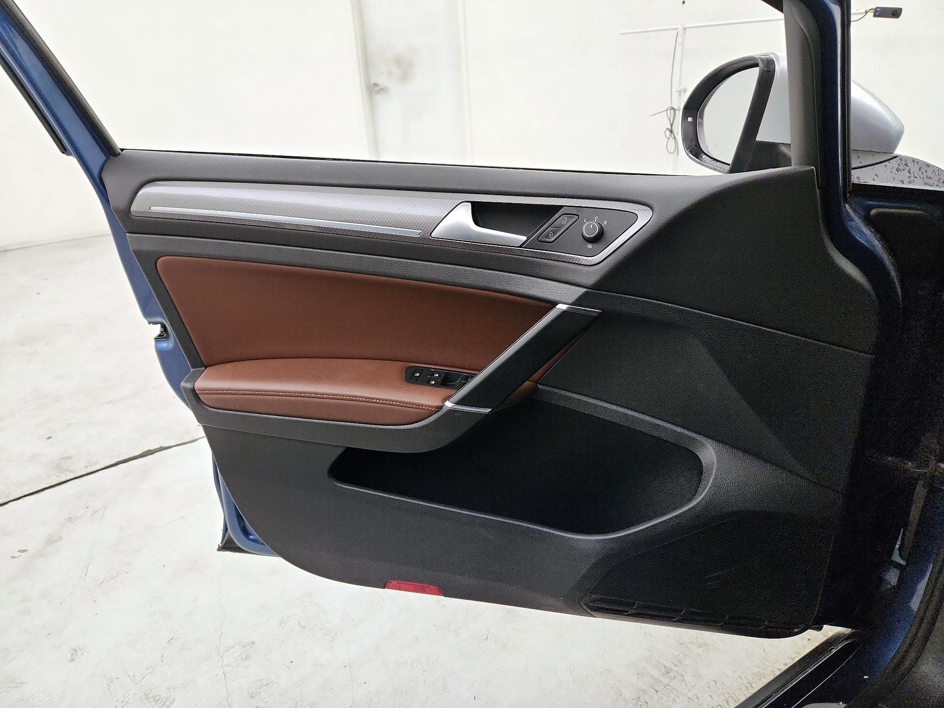 Thumbnail: 2017 Volkswagen Golf - 12