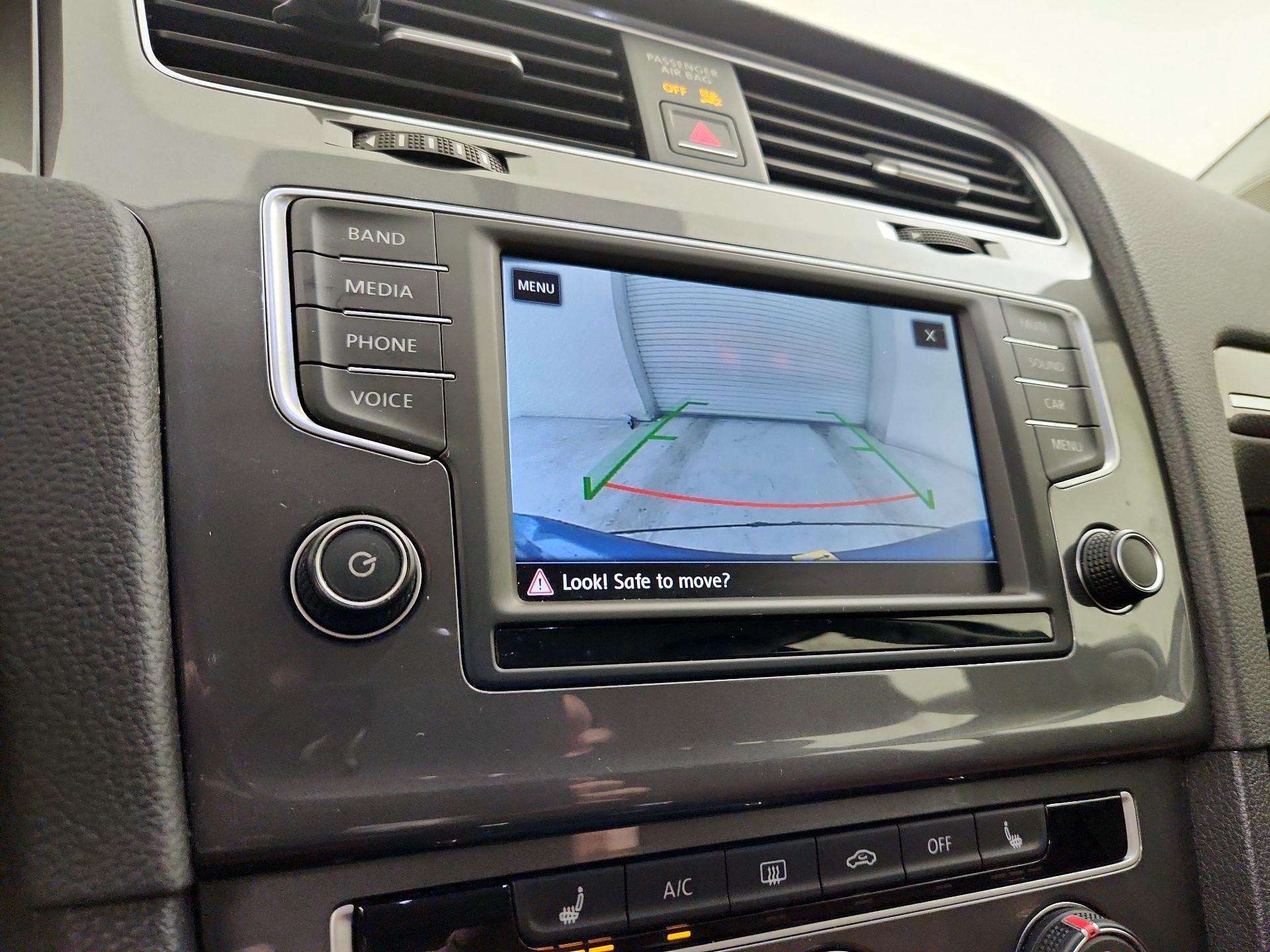 Thumbnail: 2017 Volkswagen Golf - 14