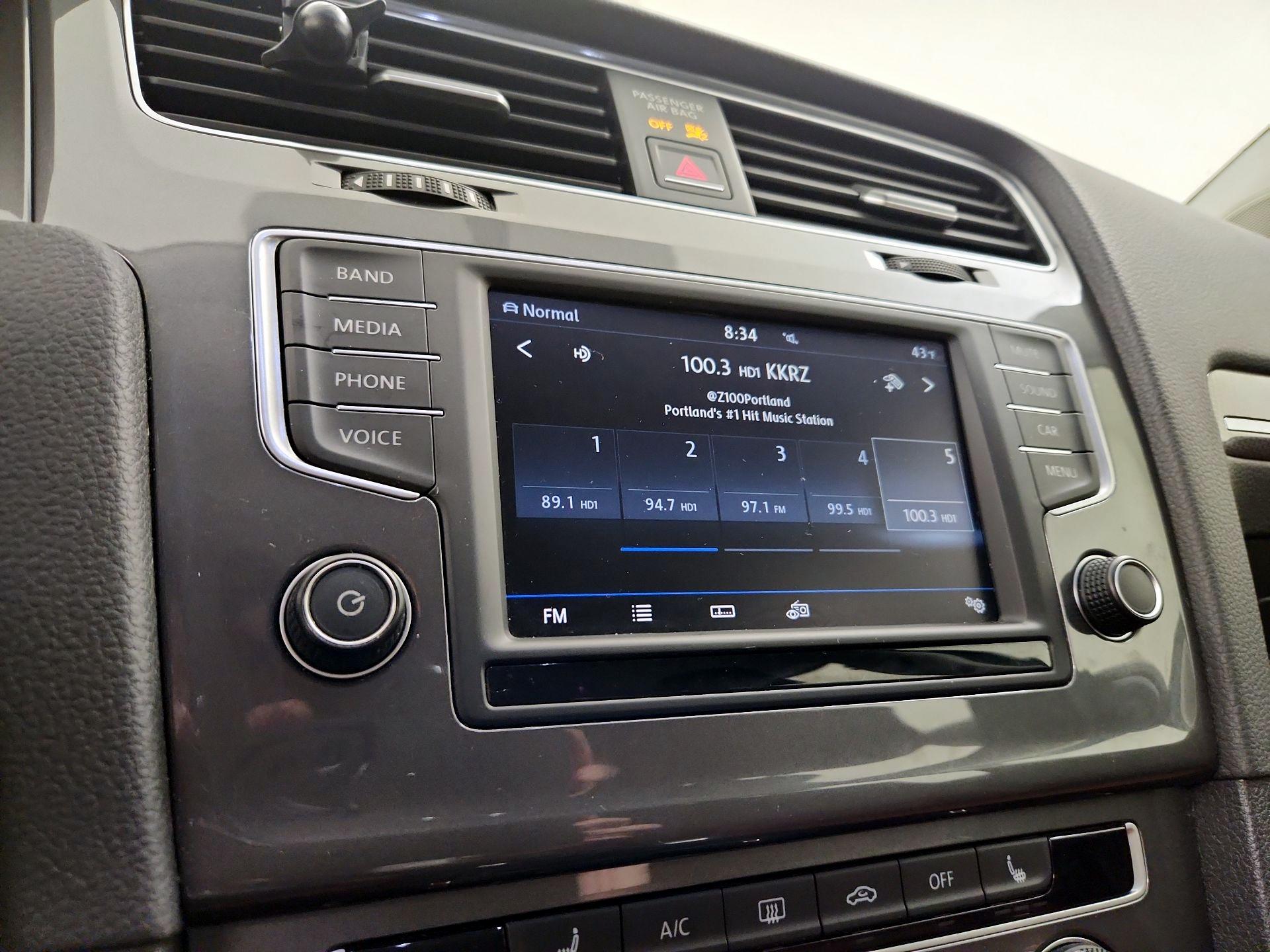 Thumbnail: 2017 Volkswagen Golf - 15