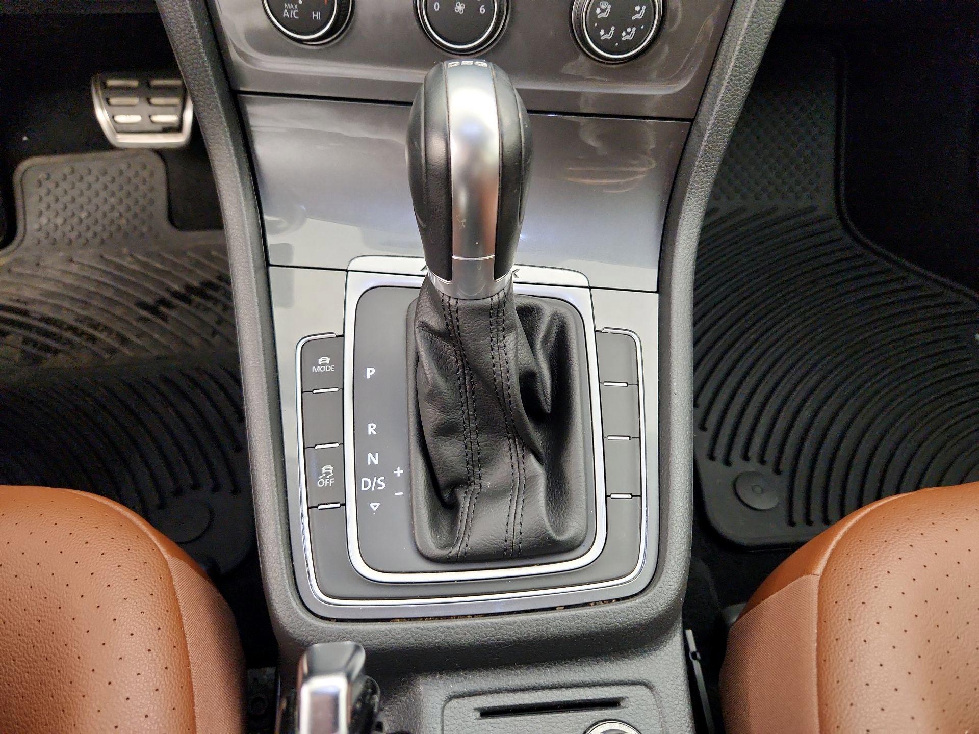 Thumbnail: 2017 Volkswagen Golf - 17