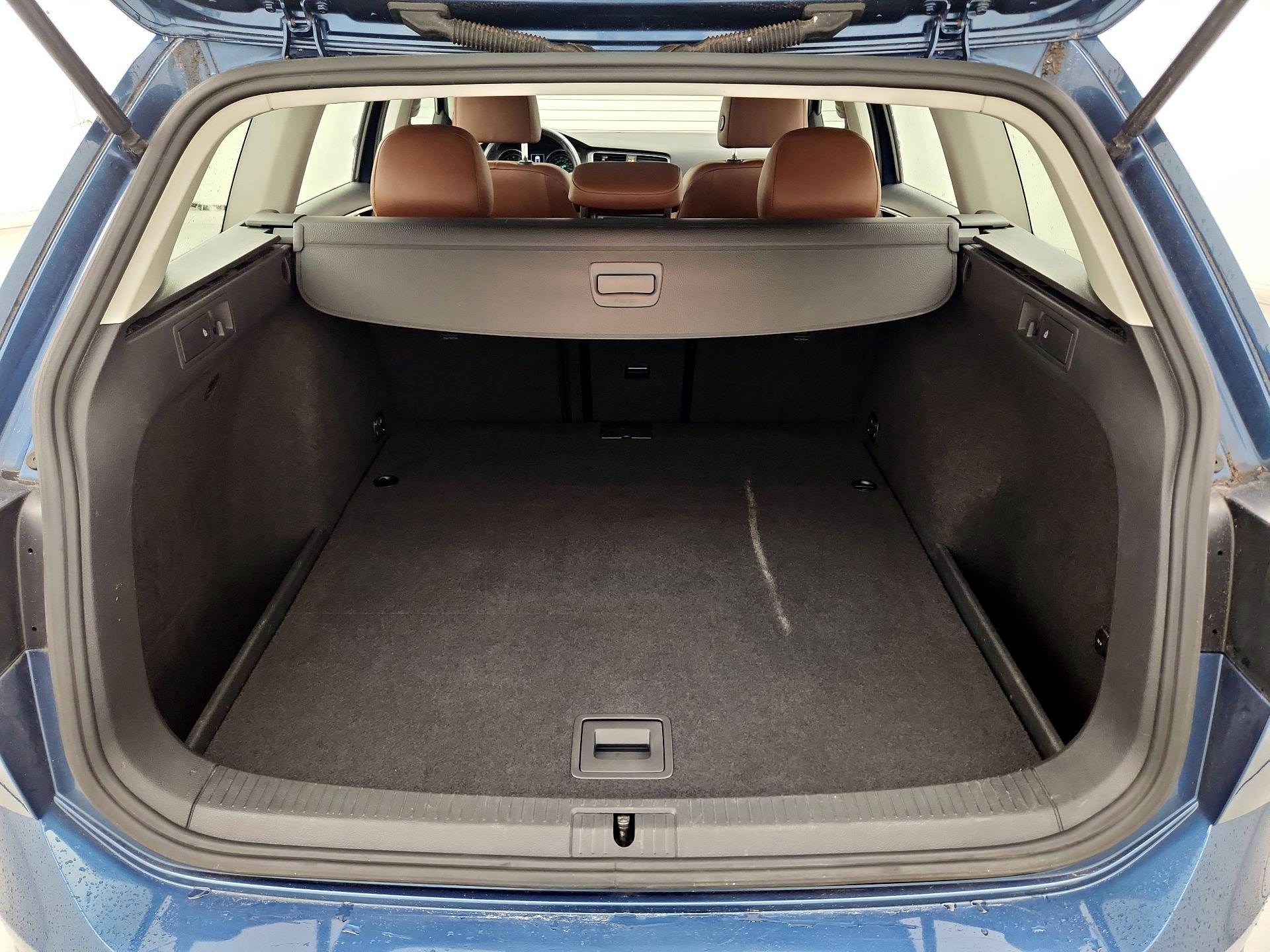 Thumbnail: 2017 Volkswagen Golf - 20