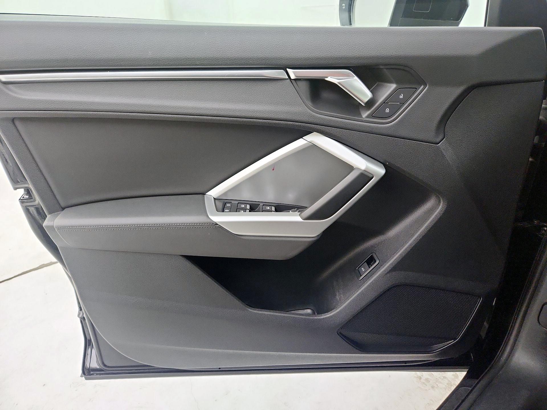 Thumbnail: 2020 Audi Q3 - 12