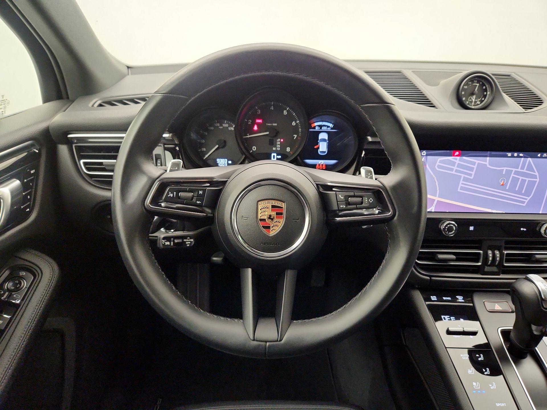 Thumbnail: 2023 Porsche Macan - 10