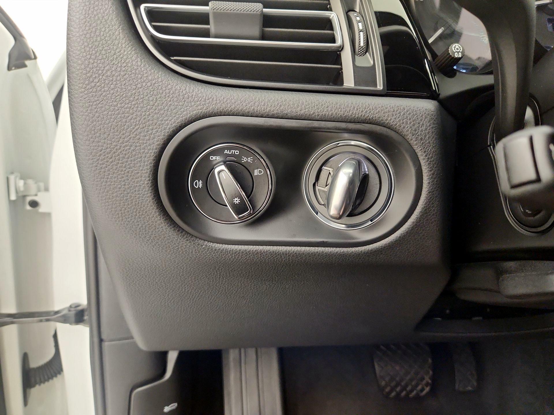 Thumbnail: 2023 Porsche Macan - 13