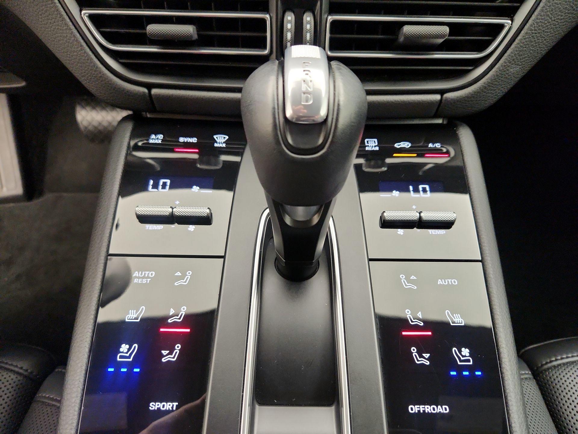 Thumbnail: 2023 Porsche Macan - 18