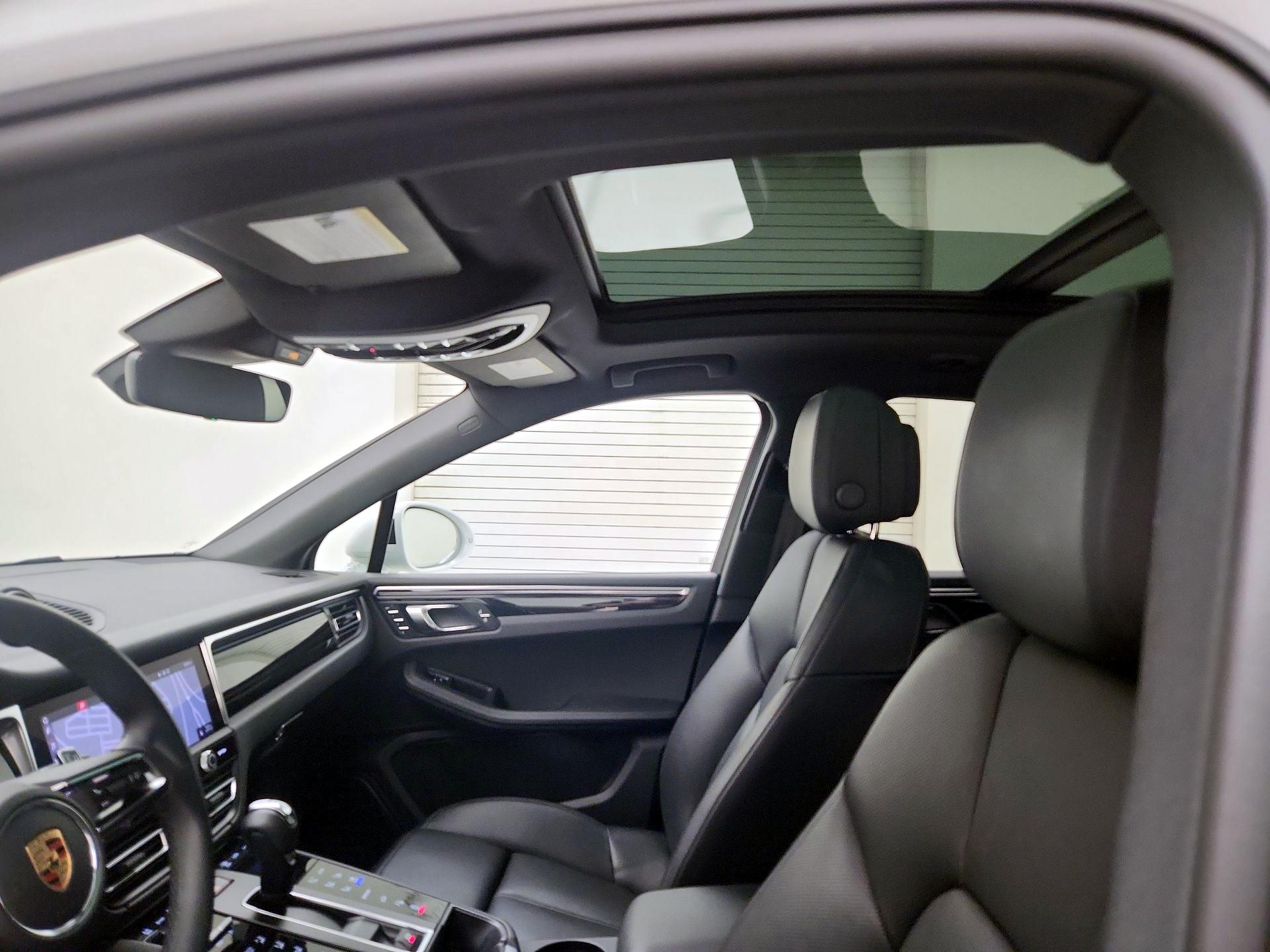 Thumbnail: 2023 Porsche Macan - 20